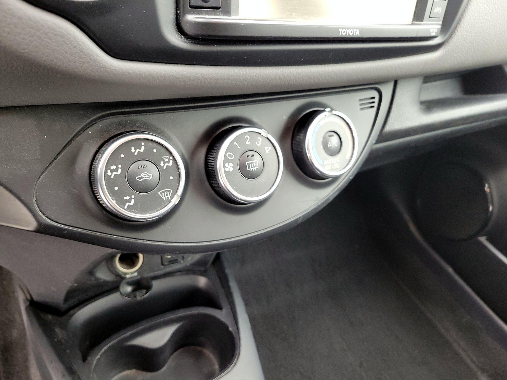 Thumbnail: 2016 Toyota Yaris - 13