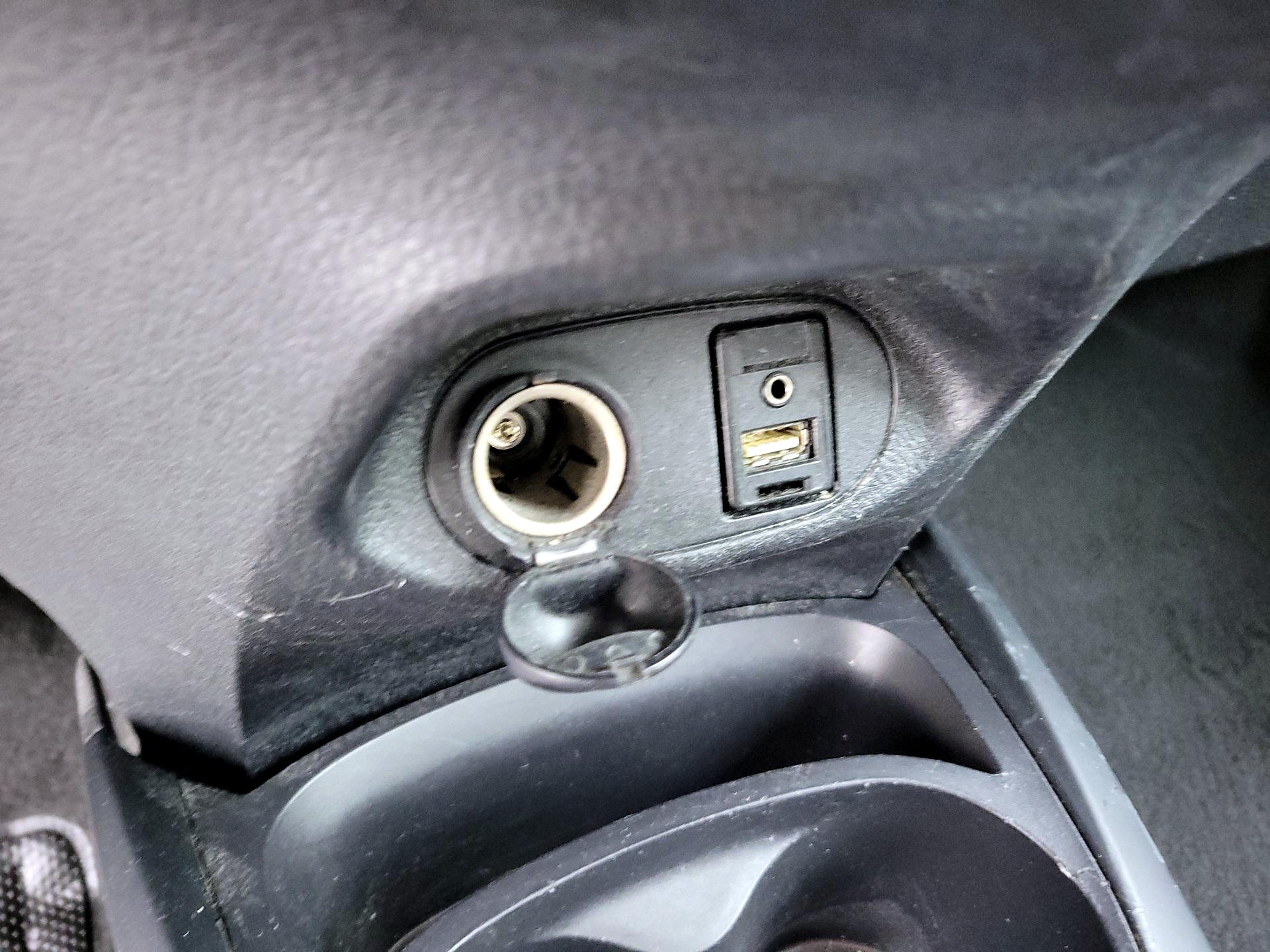 Thumbnail: 2016 Toyota Yaris - 15