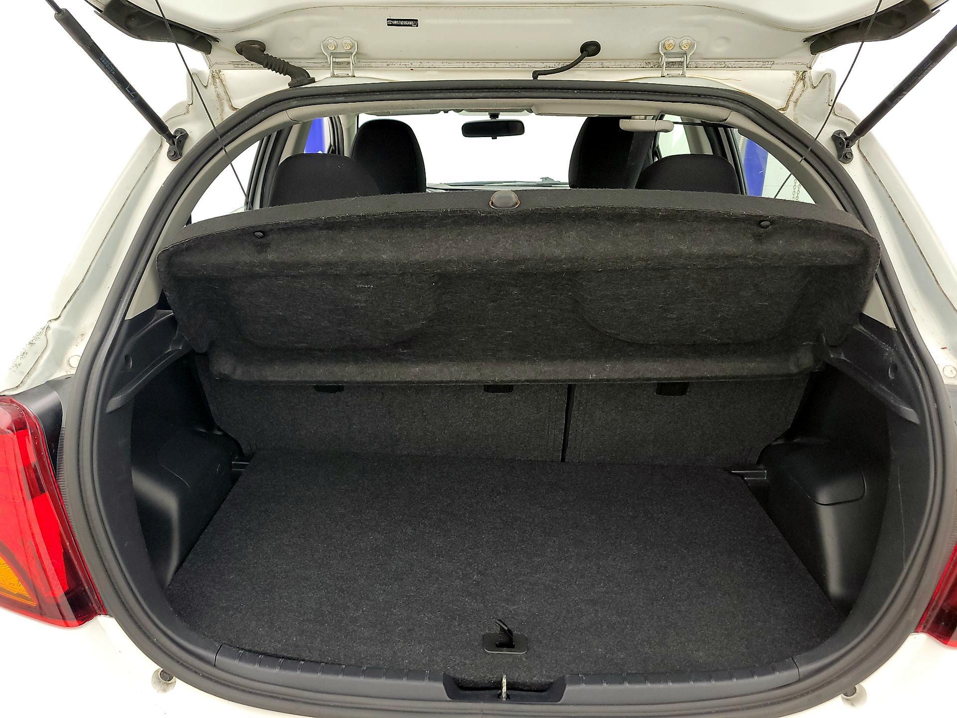 Thumbnail: 2016 Toyota Yaris - 17