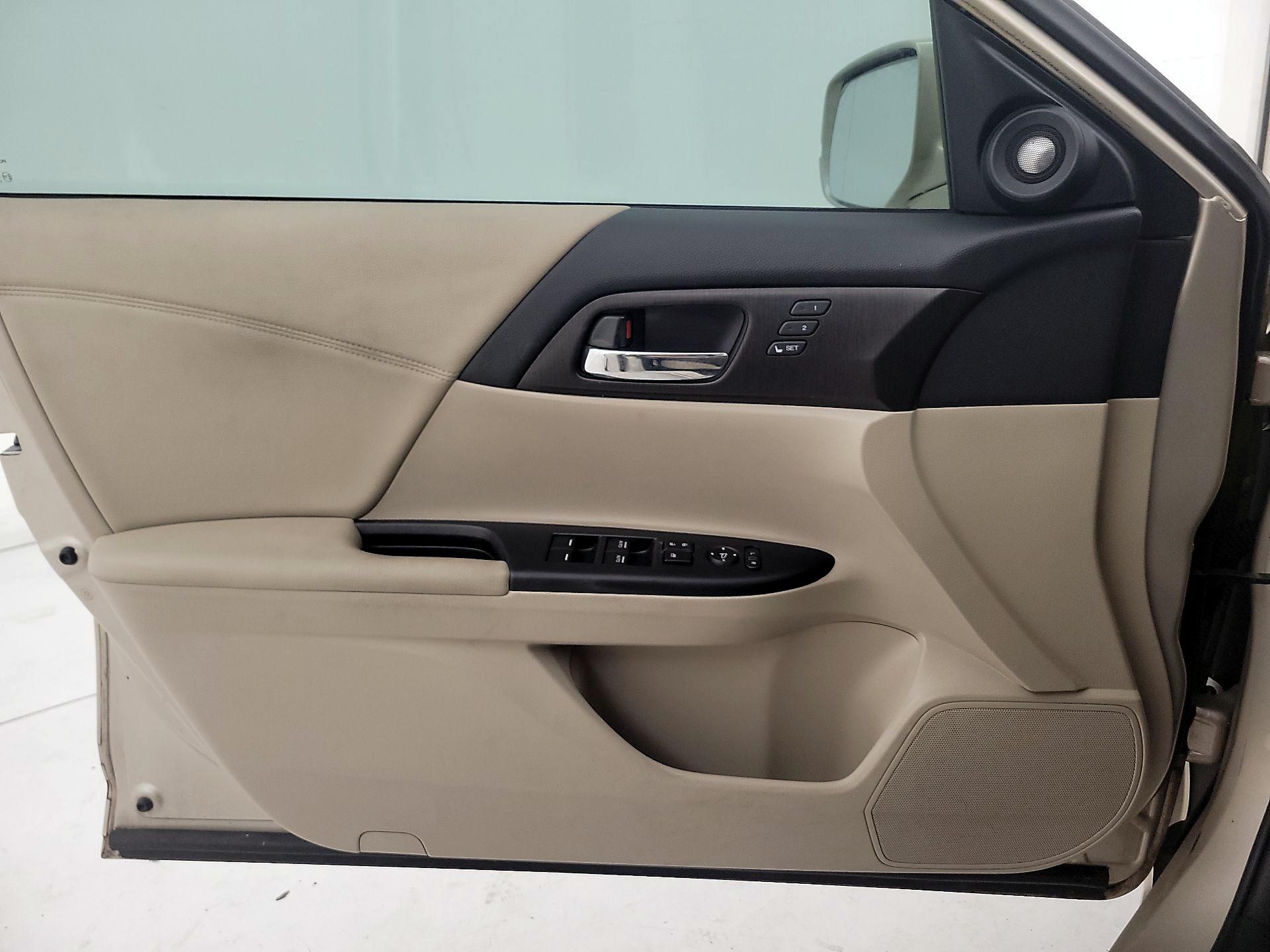 Thumbnail: 2015 Honda Accord - 10