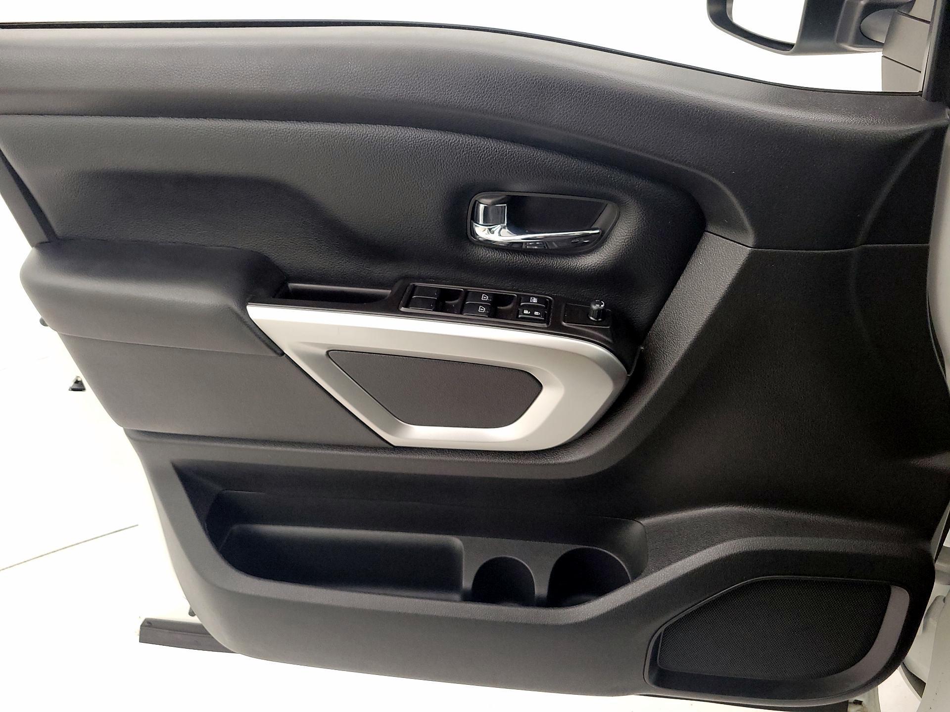 Thumbnail: 2020 Nissan Titan - 12