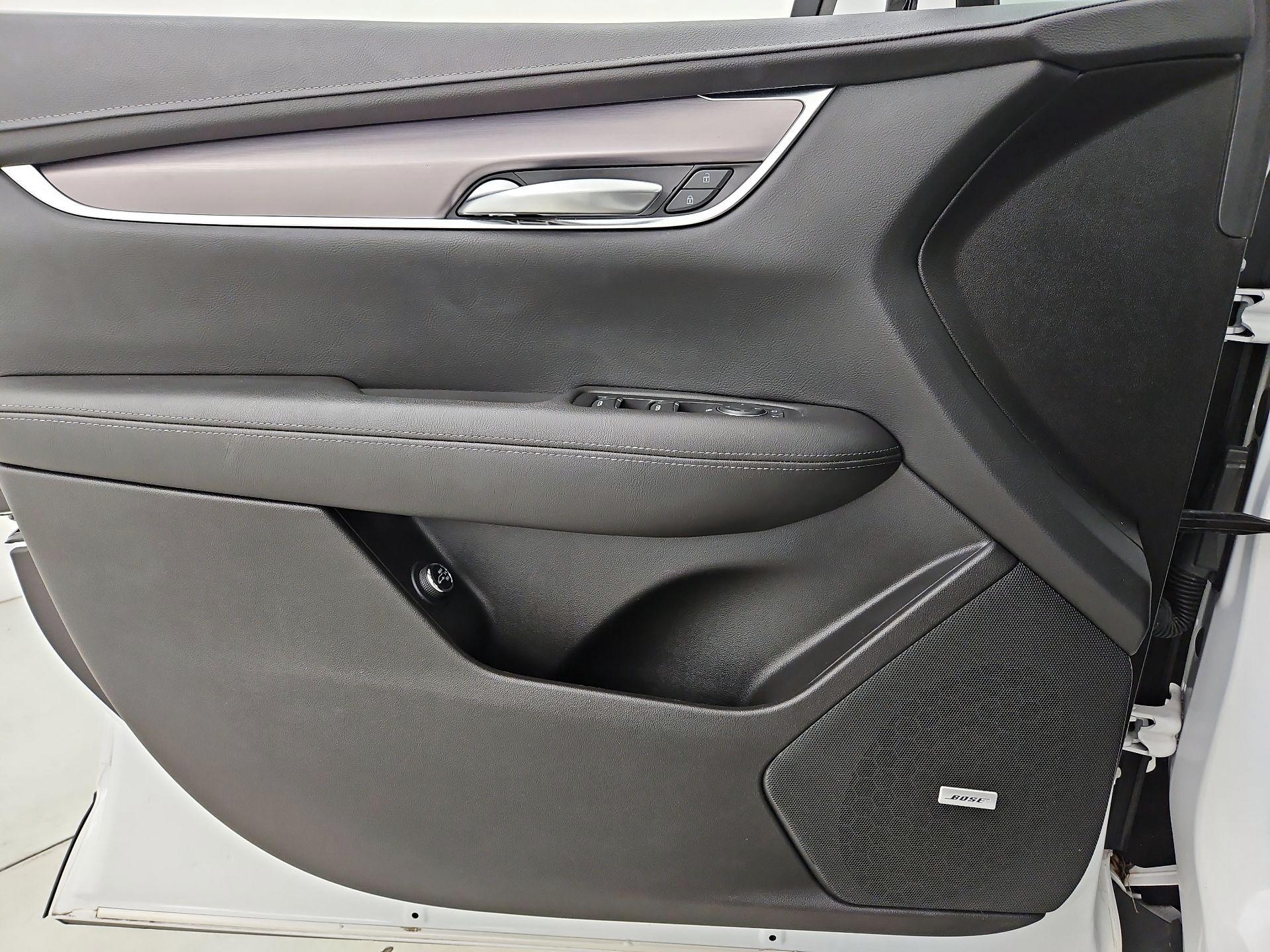 Thumbnail: 2023 Cadillac XT5 - 12