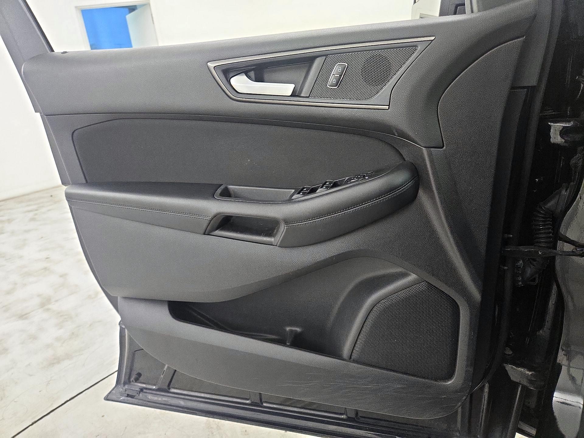 Thumbnail: 2018 Ford Edge - 12