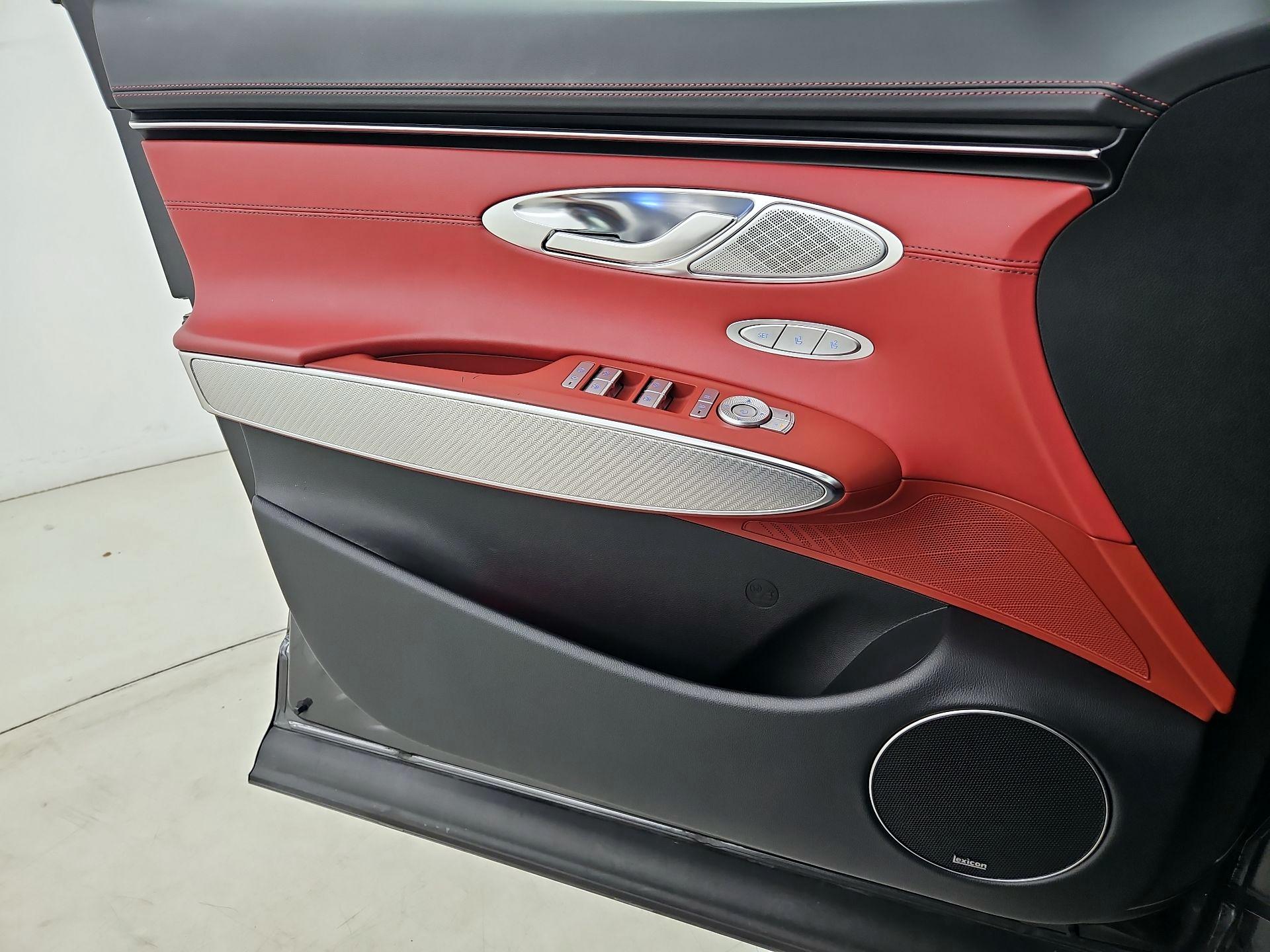 Thumbnail: 2024 Genesis GV70 - 12