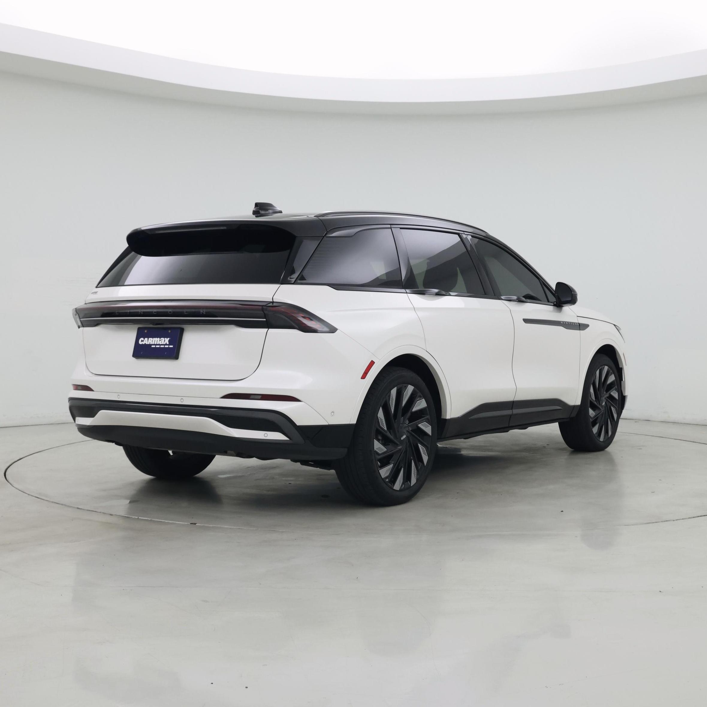 Thumbnail: 2024 Lincoln Nautilus - 8