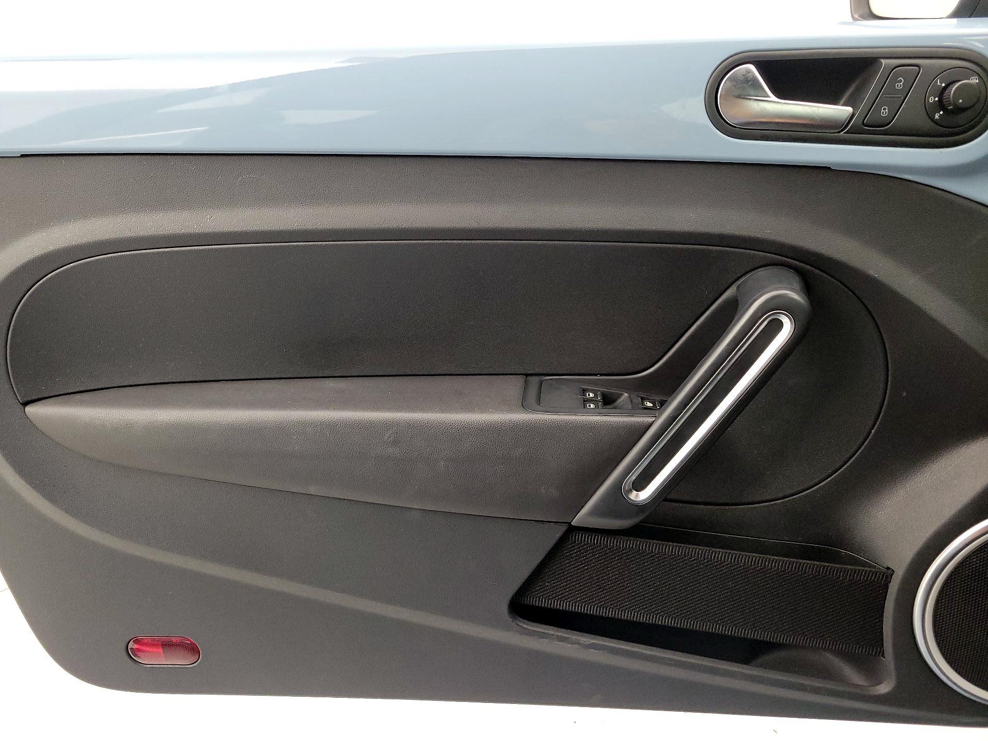 Thumbnail: 2014 Volkswagen Beetle - 12