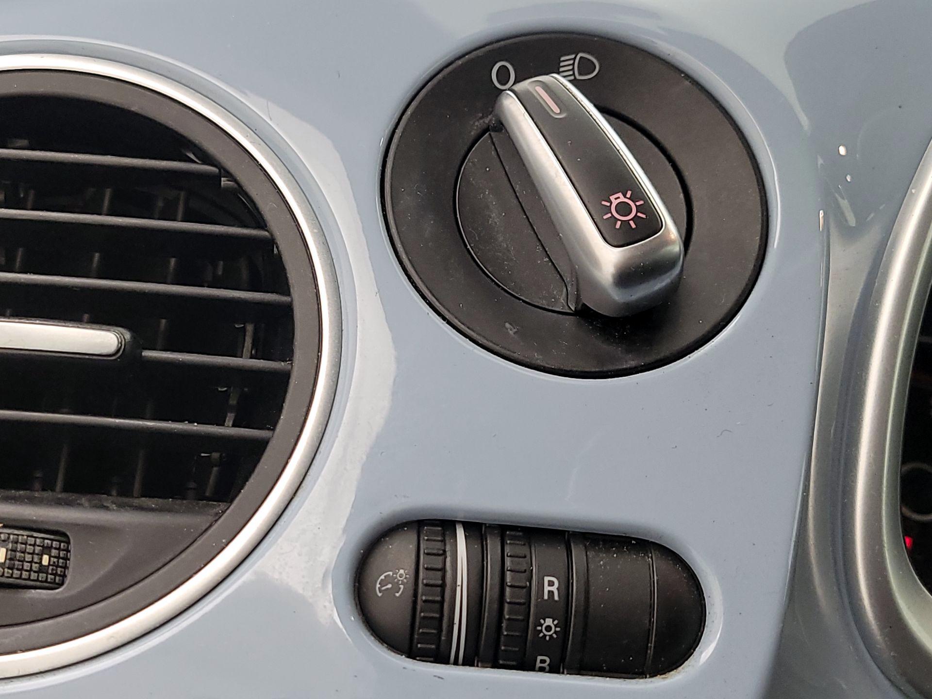 Thumbnail: 2014 Volkswagen Beetle - 13