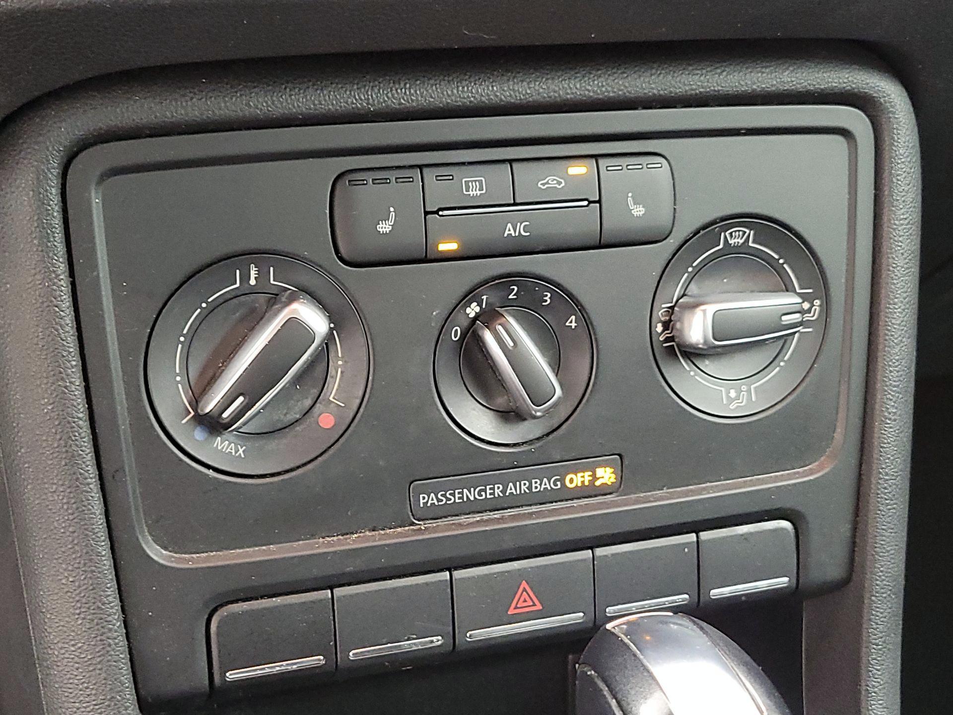 Thumbnail: 2014 Volkswagen Beetle - 15