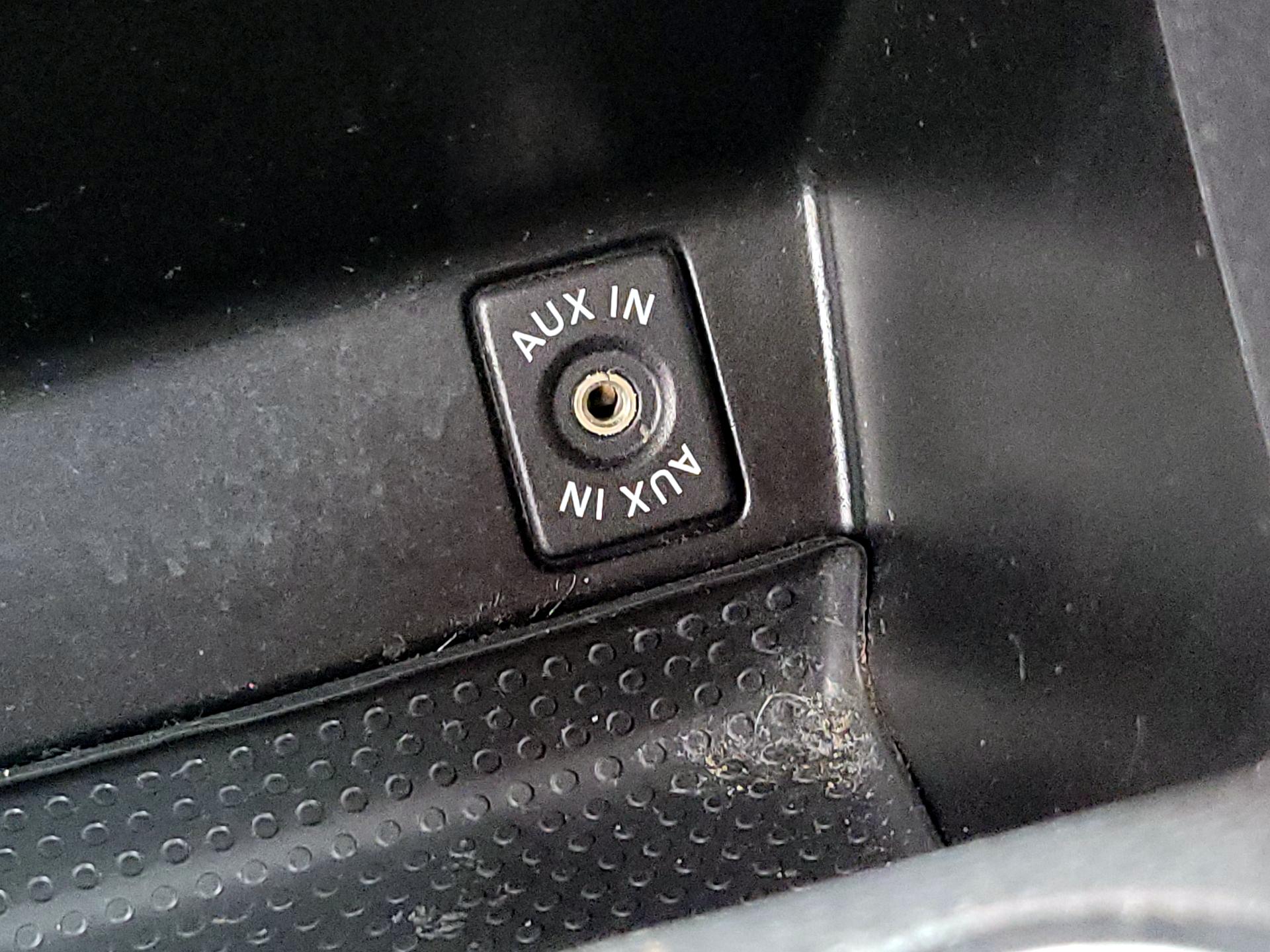 Thumbnail: 2014 Volkswagen Beetle - 17