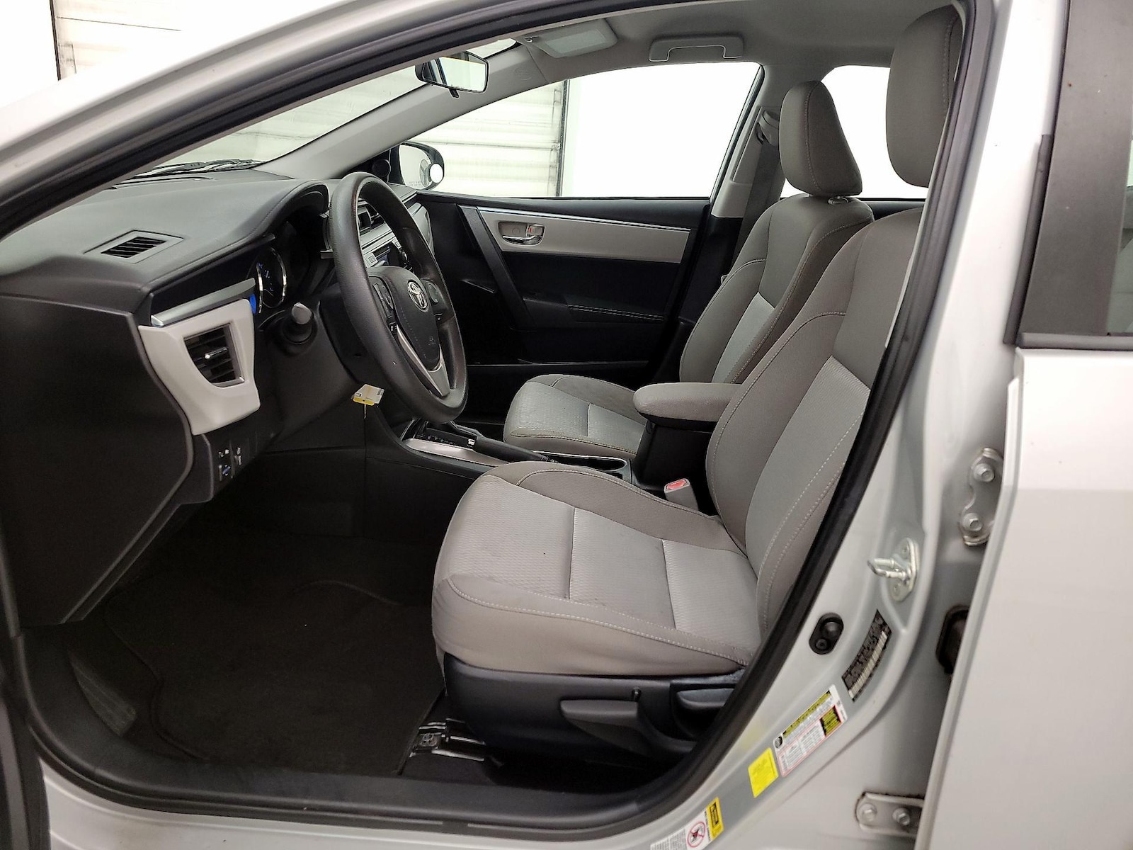 2016 Toyota Corolla LE - Photo 12