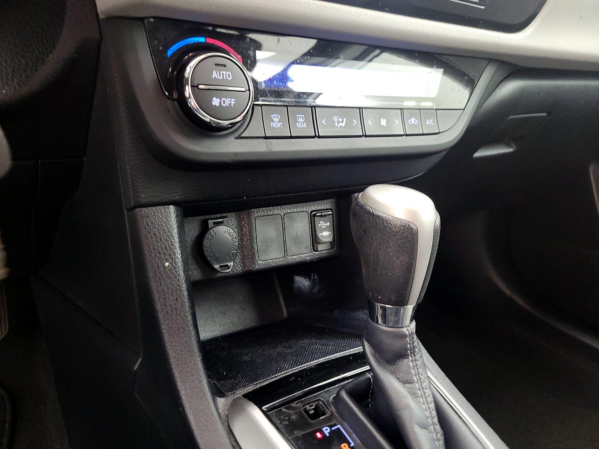 Thumbnail: 2016 Toyota Corolla - 18