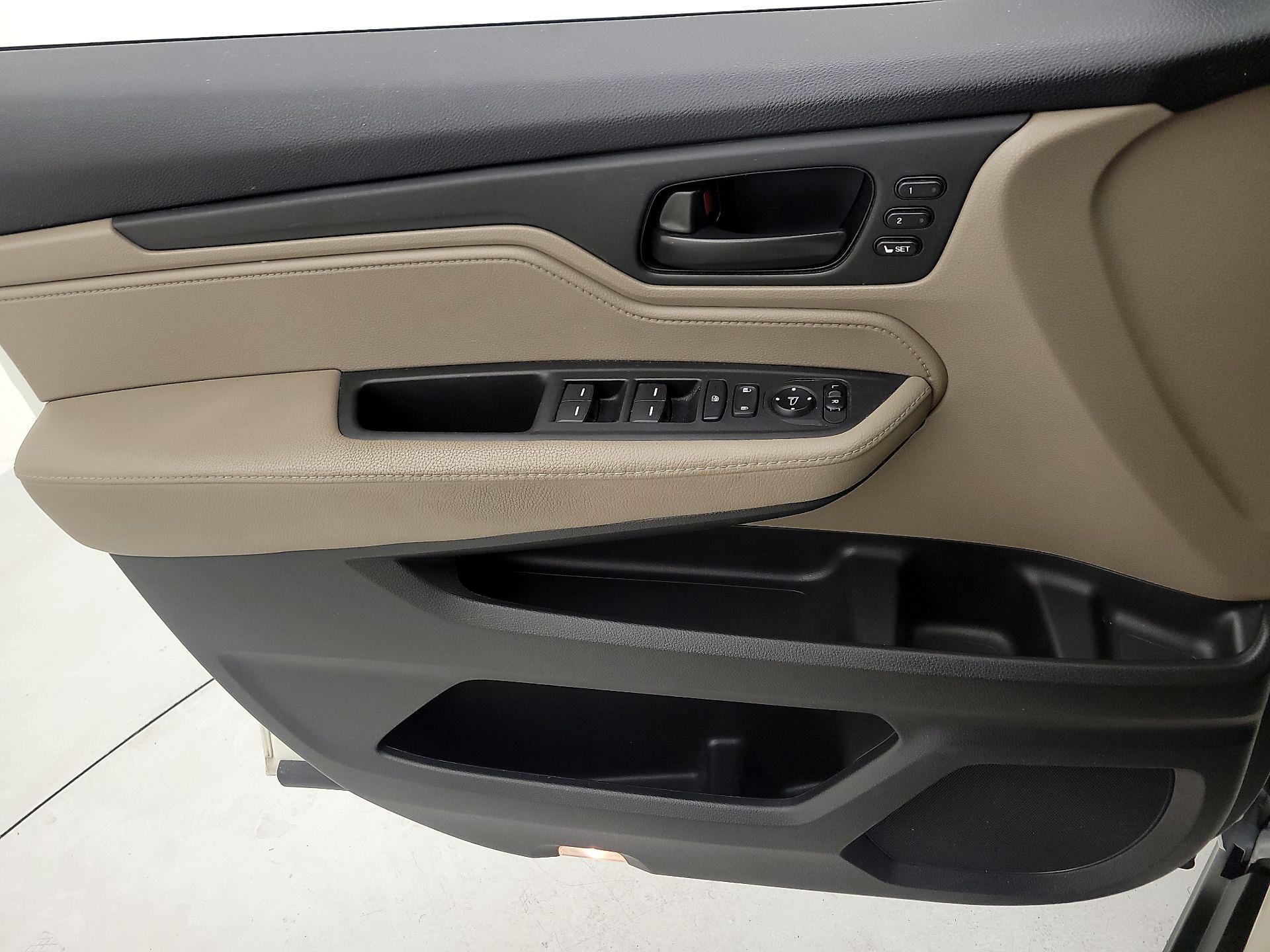 Thumbnail: 2019 Honda Odyssey - 12