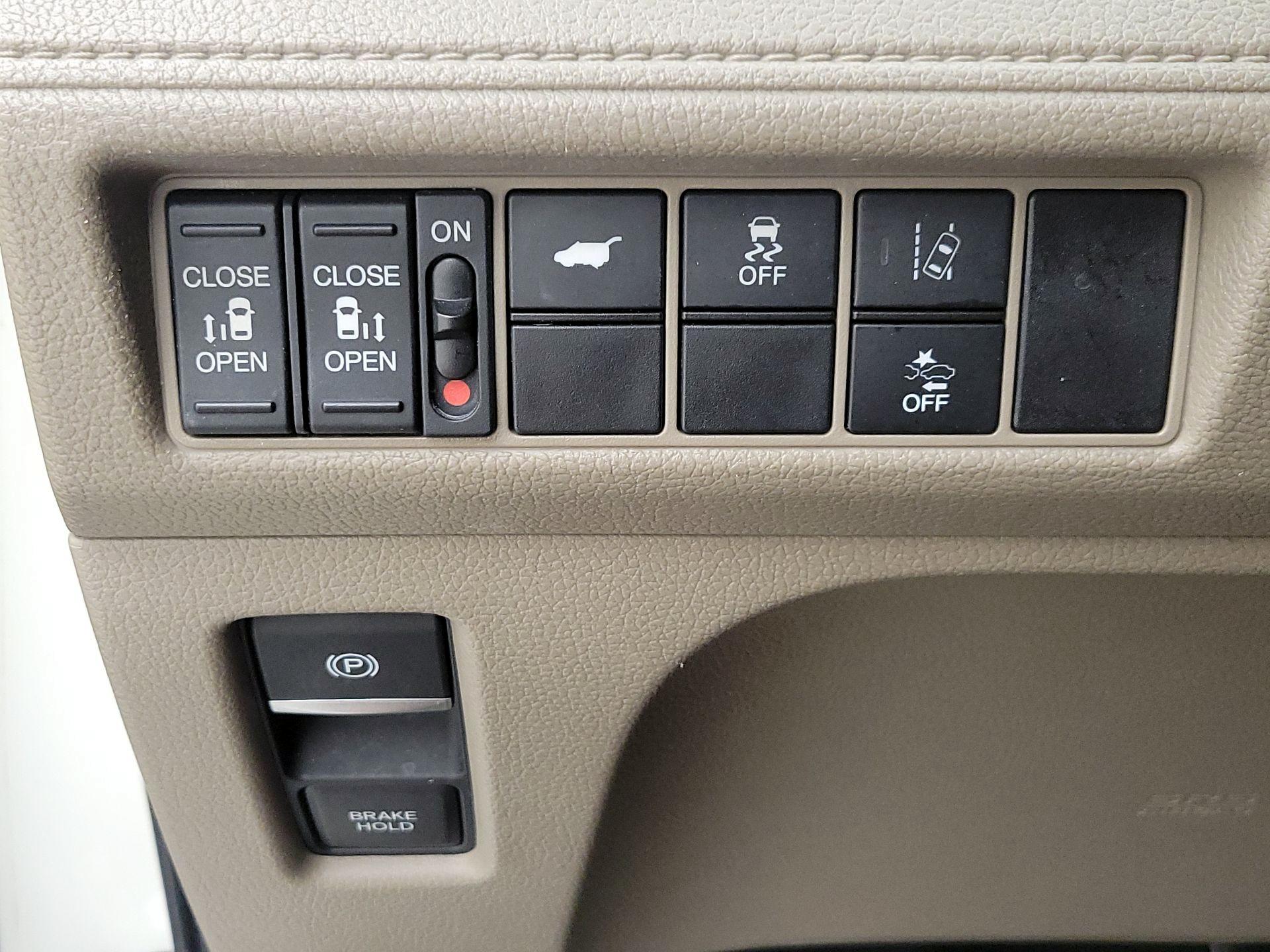 Thumbnail: 2019 Honda Odyssey - 13