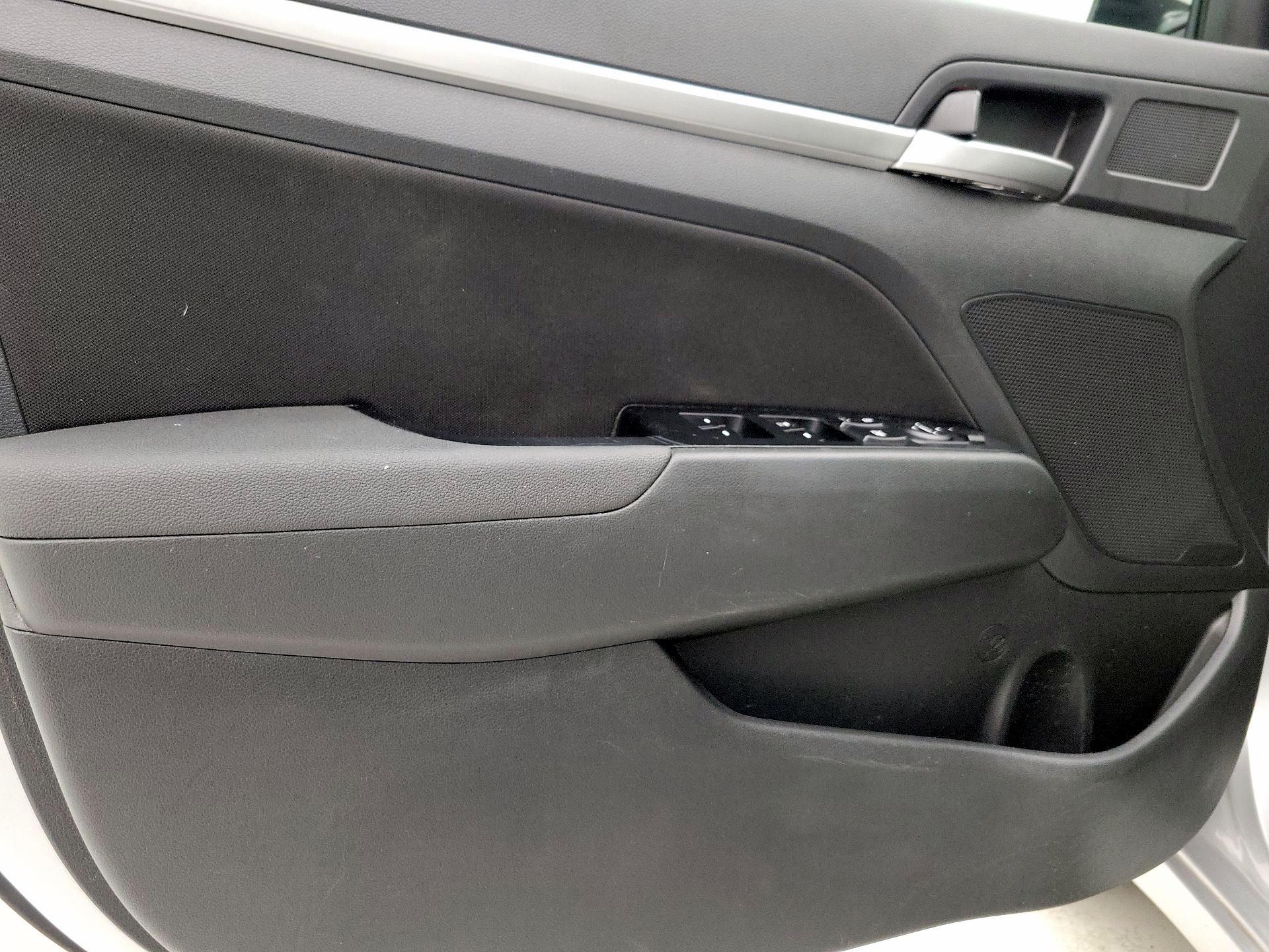 Thumbnail: 2020 Hyundai Elantra - 12