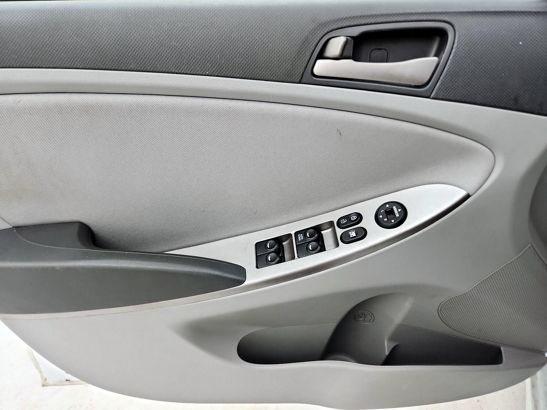 Thumbnail: 2015 Hyundai Accent - 12