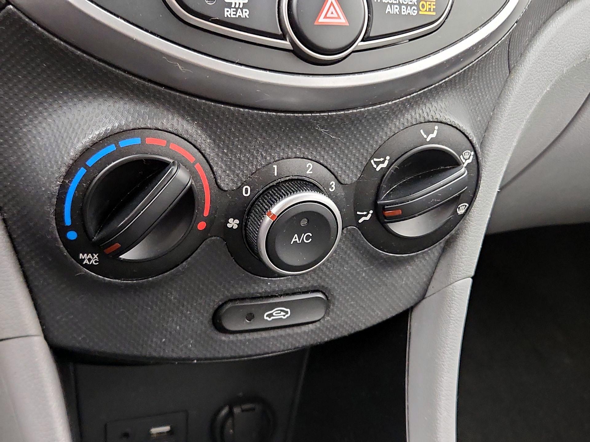 Thumbnail: 2015 Hyundai Accent - 15