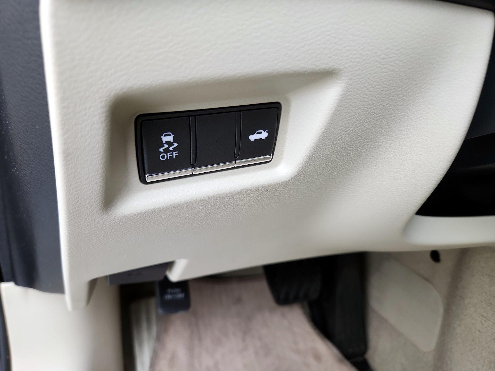 Thumbnail: 2014 INFINITI Q50 - 13