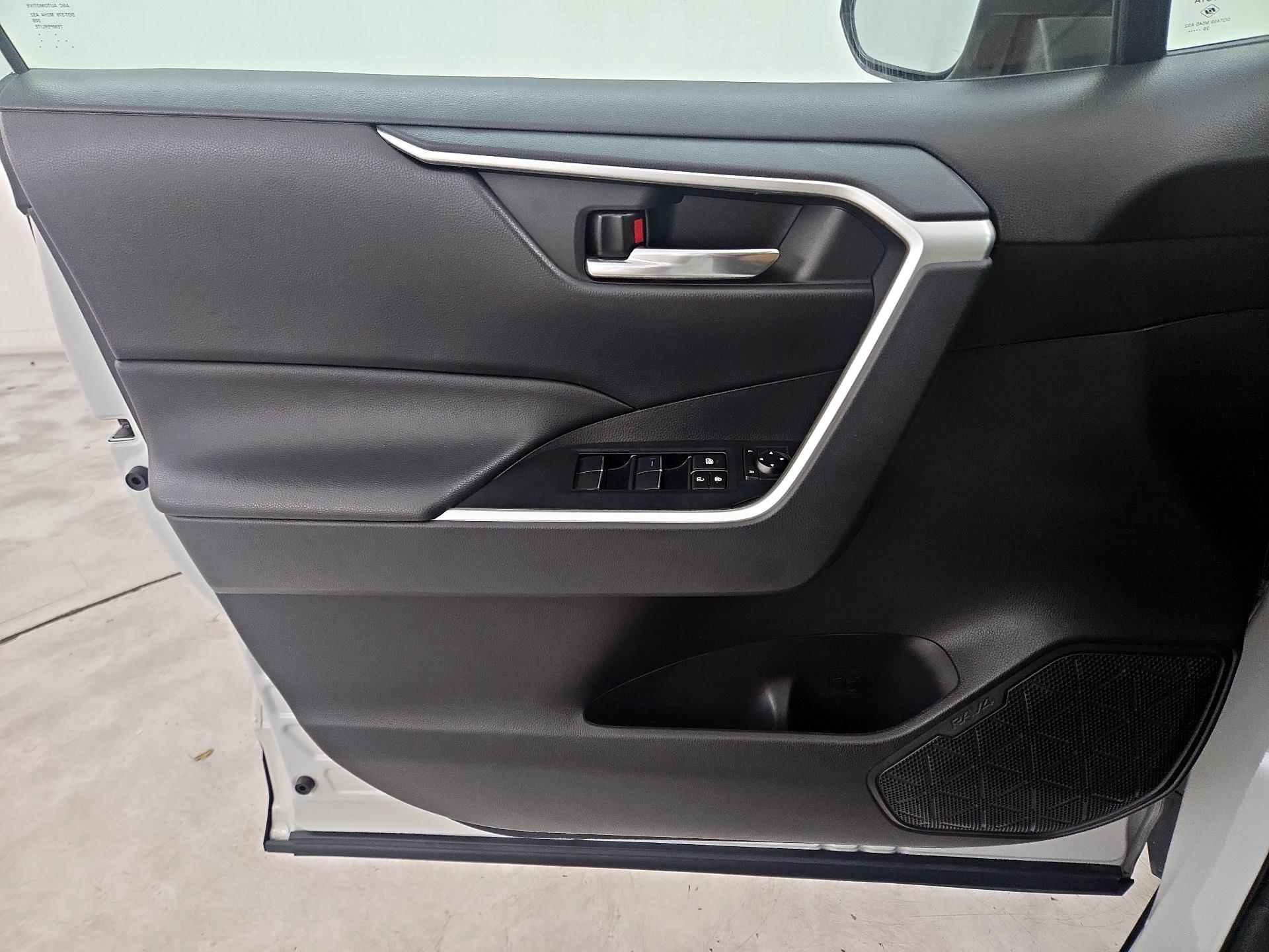 Thumbnail: 2021 Toyota RAV4 - 12