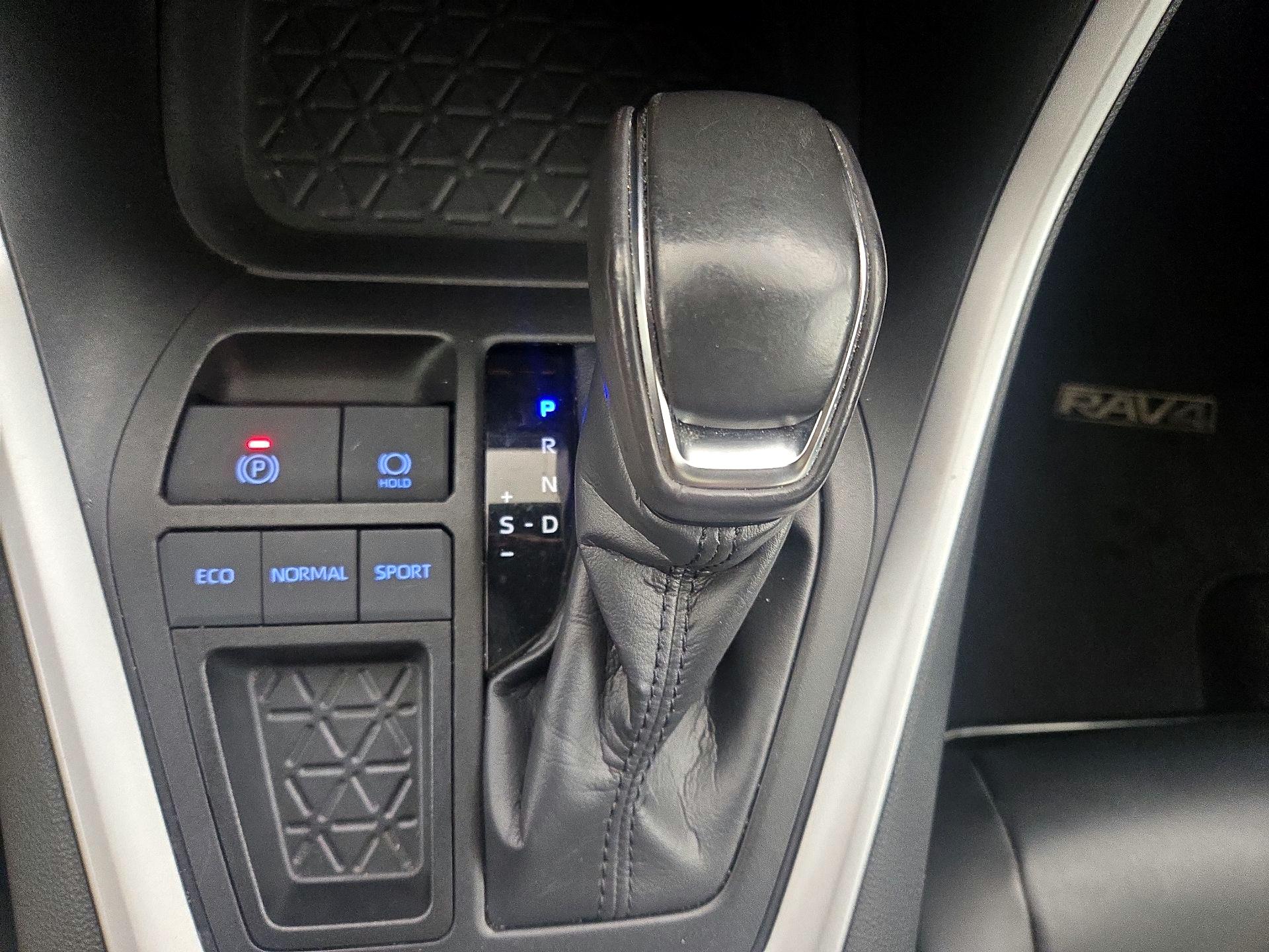 Thumbnail: 2021 Toyota RAV4 - 17