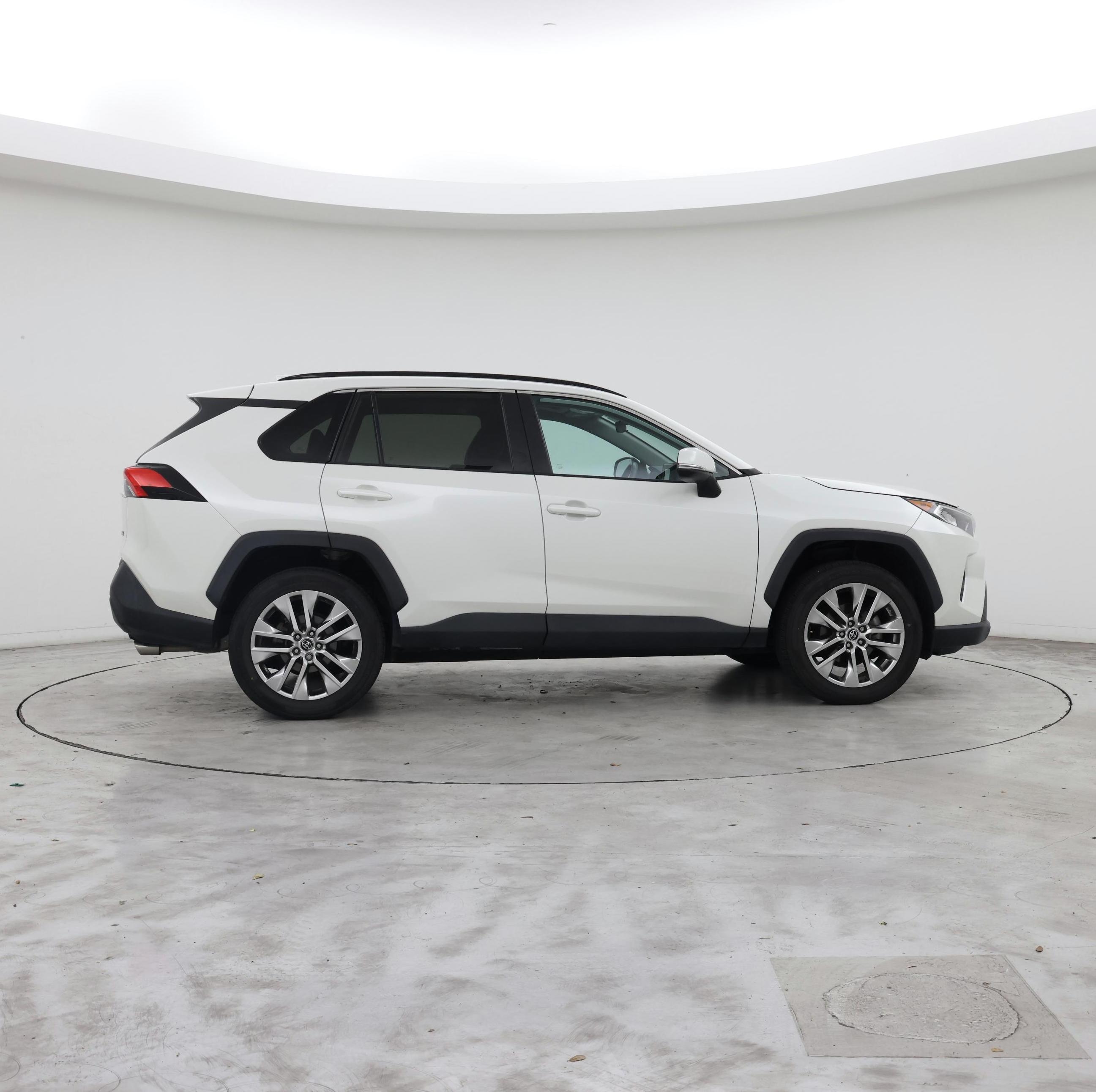 Thumbnail: 2021 Toyota RAV4 - 7