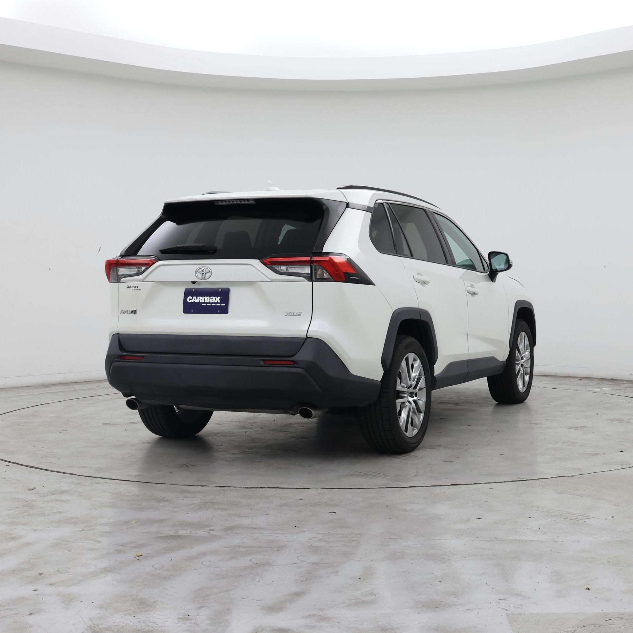 Thumbnail: 2021 Toyota RAV4 - 8