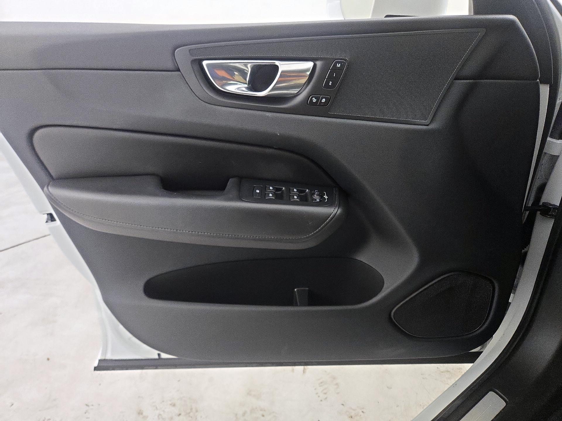 Thumbnail: 2023 Volvo XC60 - 12