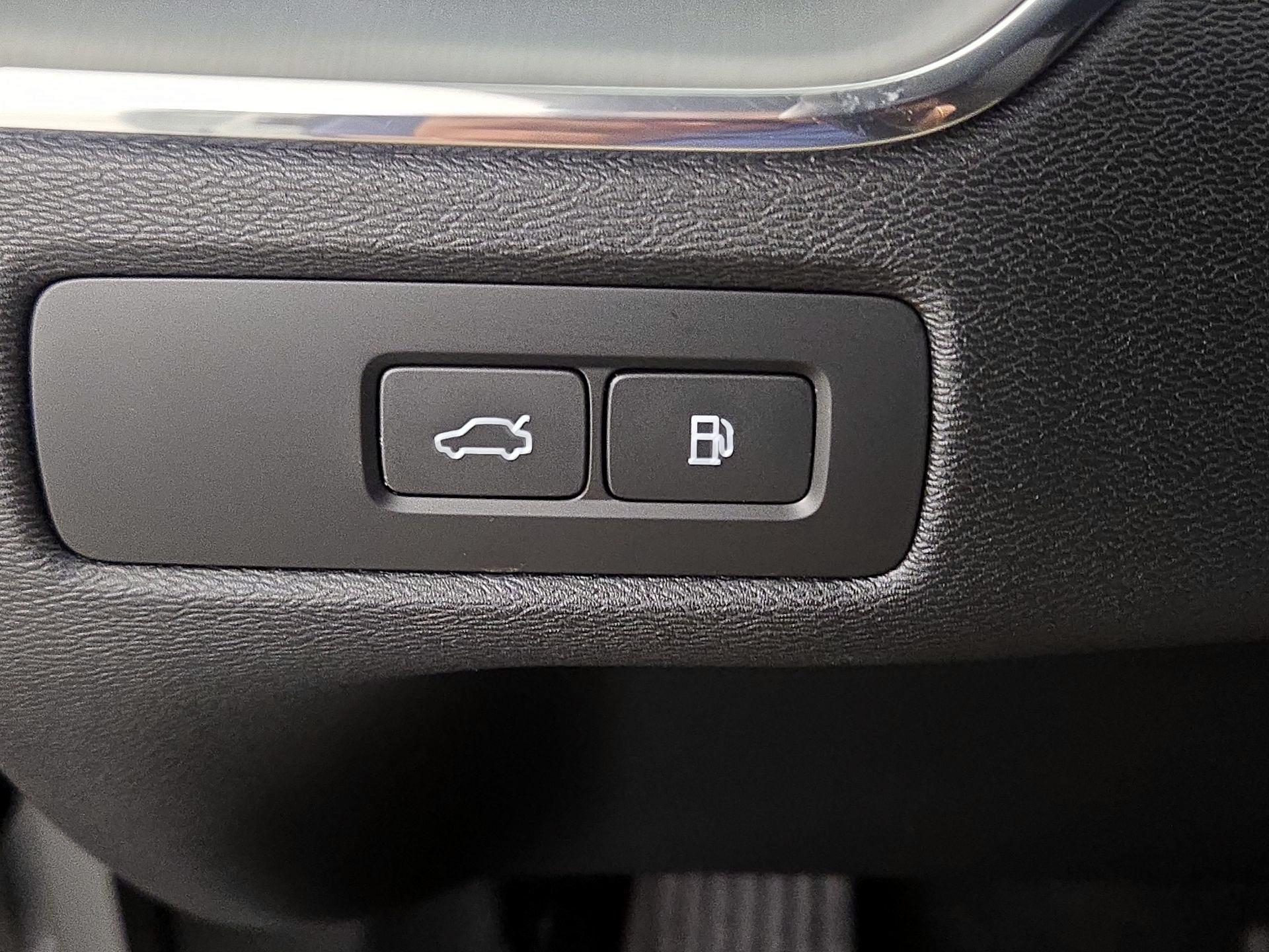 Thumbnail: 2023 Volvo XC60 - 13