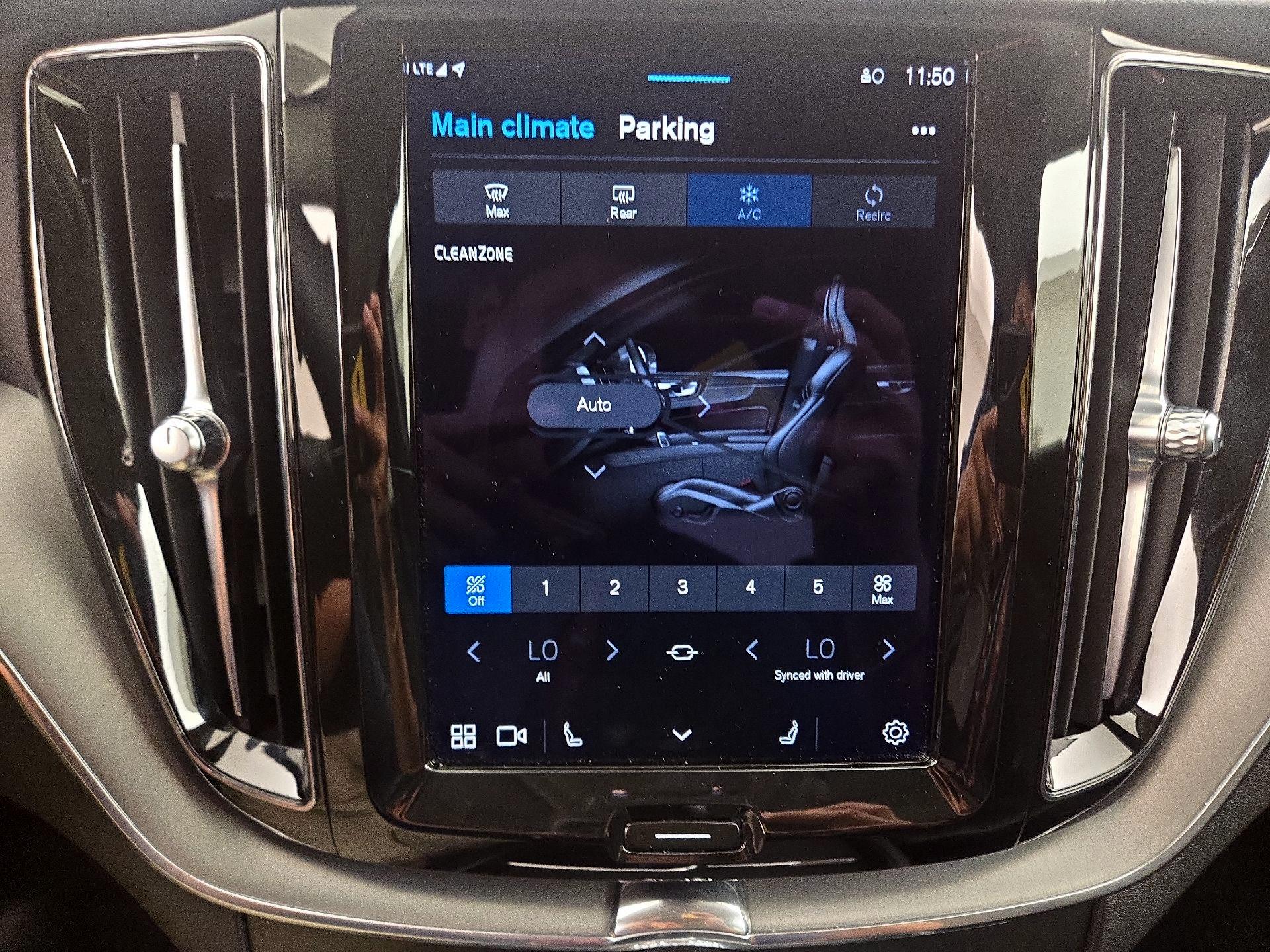 Thumbnail: 2023 Volvo XC60 - 16