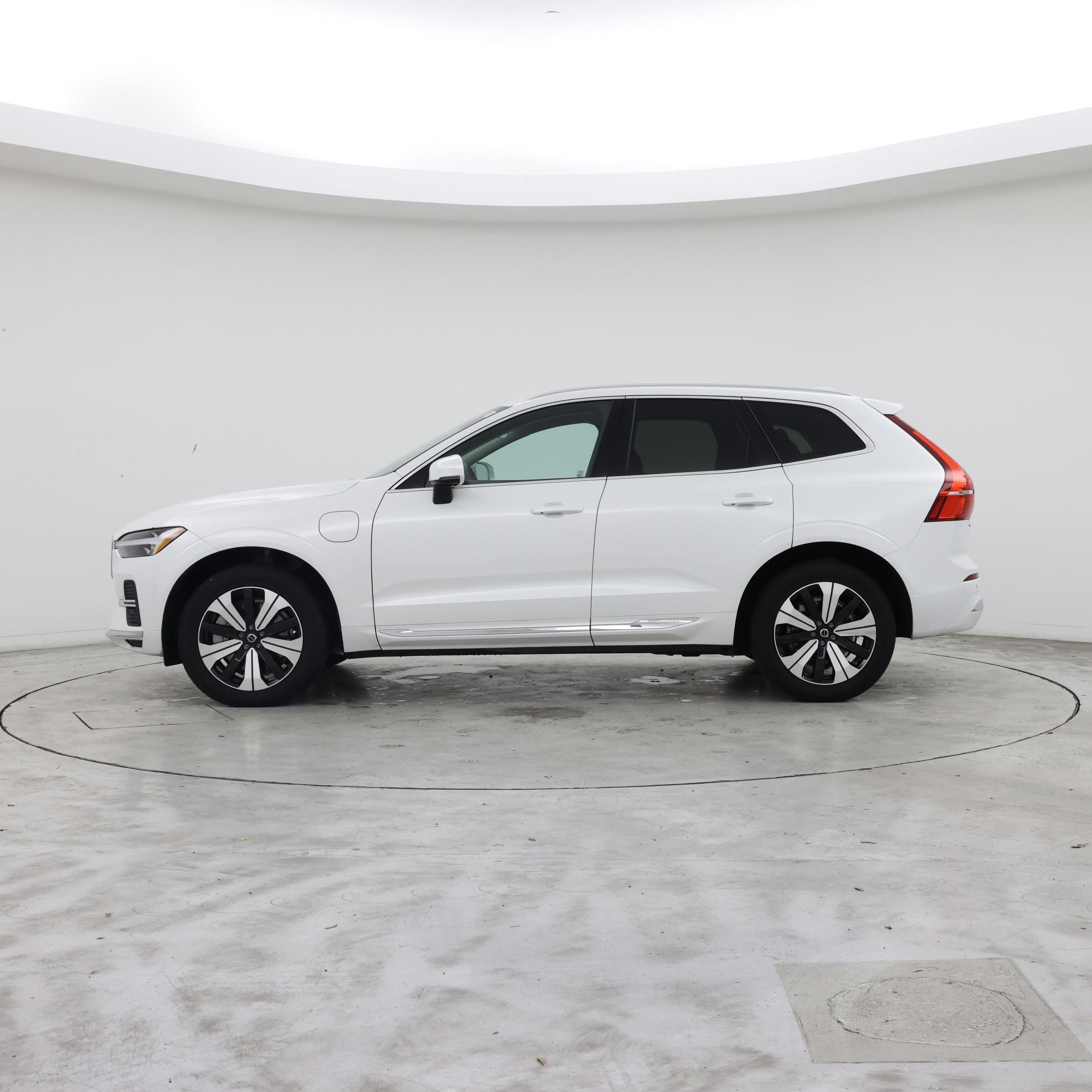 Thumbnail: 2023 Volvo XC60 - 3