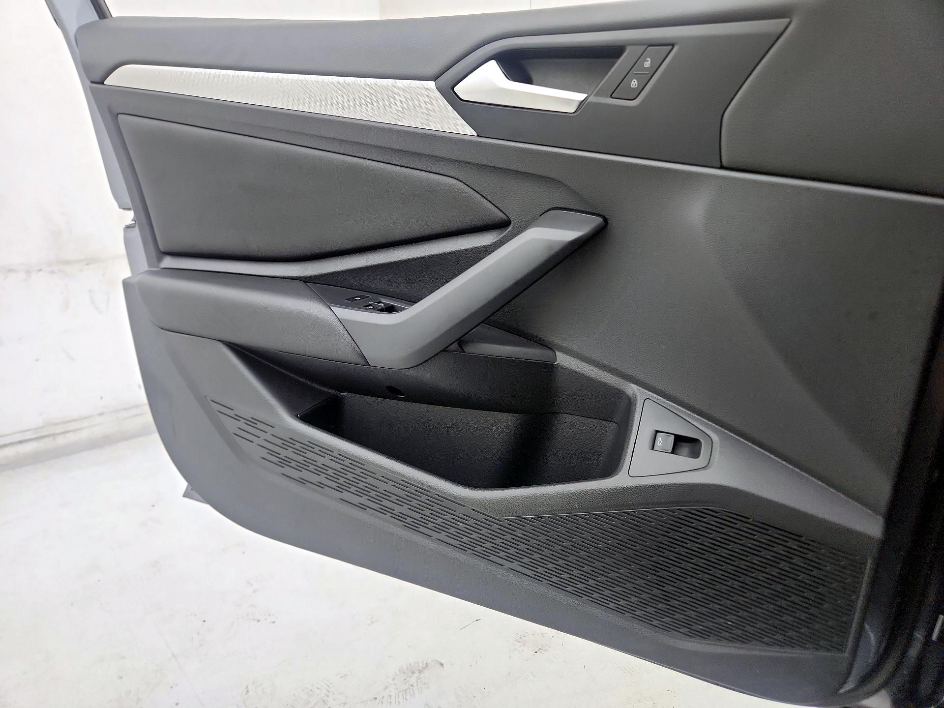 Thumbnail: 2019 Volkswagen Jetta - 12