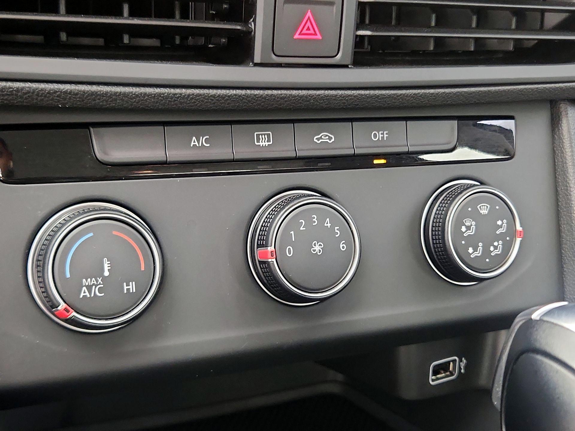 Thumbnail: 2019 Volkswagen Jetta - 16