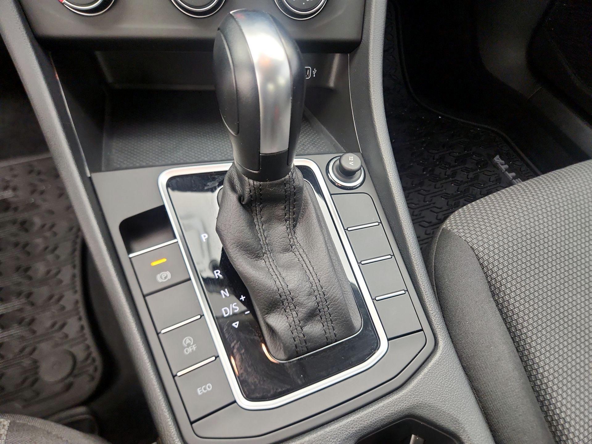 Thumbnail: 2019 Volkswagen Jetta - 17