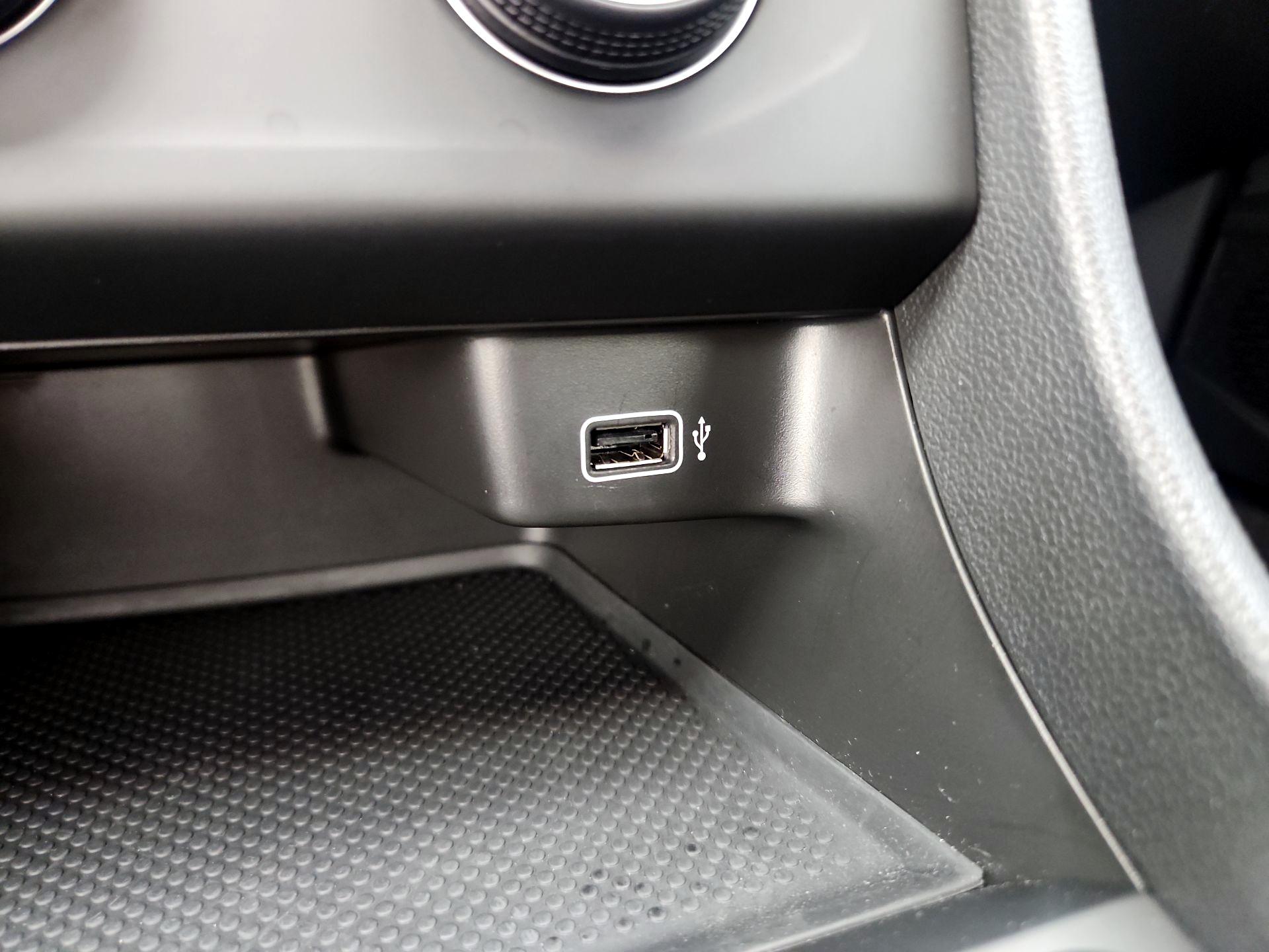 Thumbnail: 2019 Volkswagen Jetta - 18