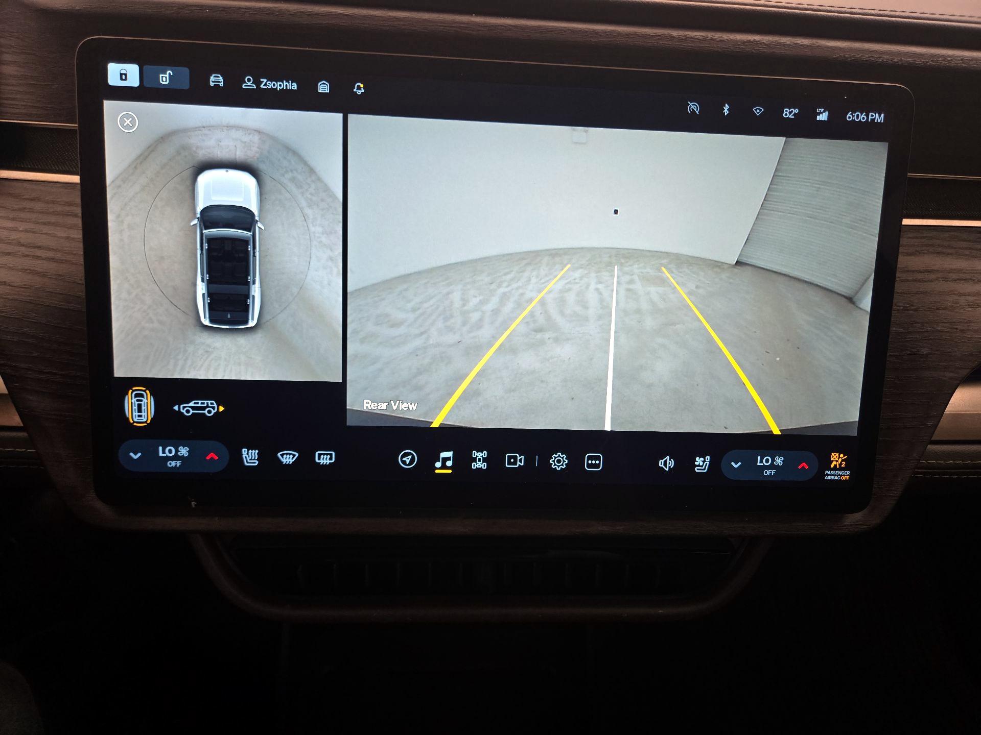 Thumbnail: 2023 Rivian R1S - 15