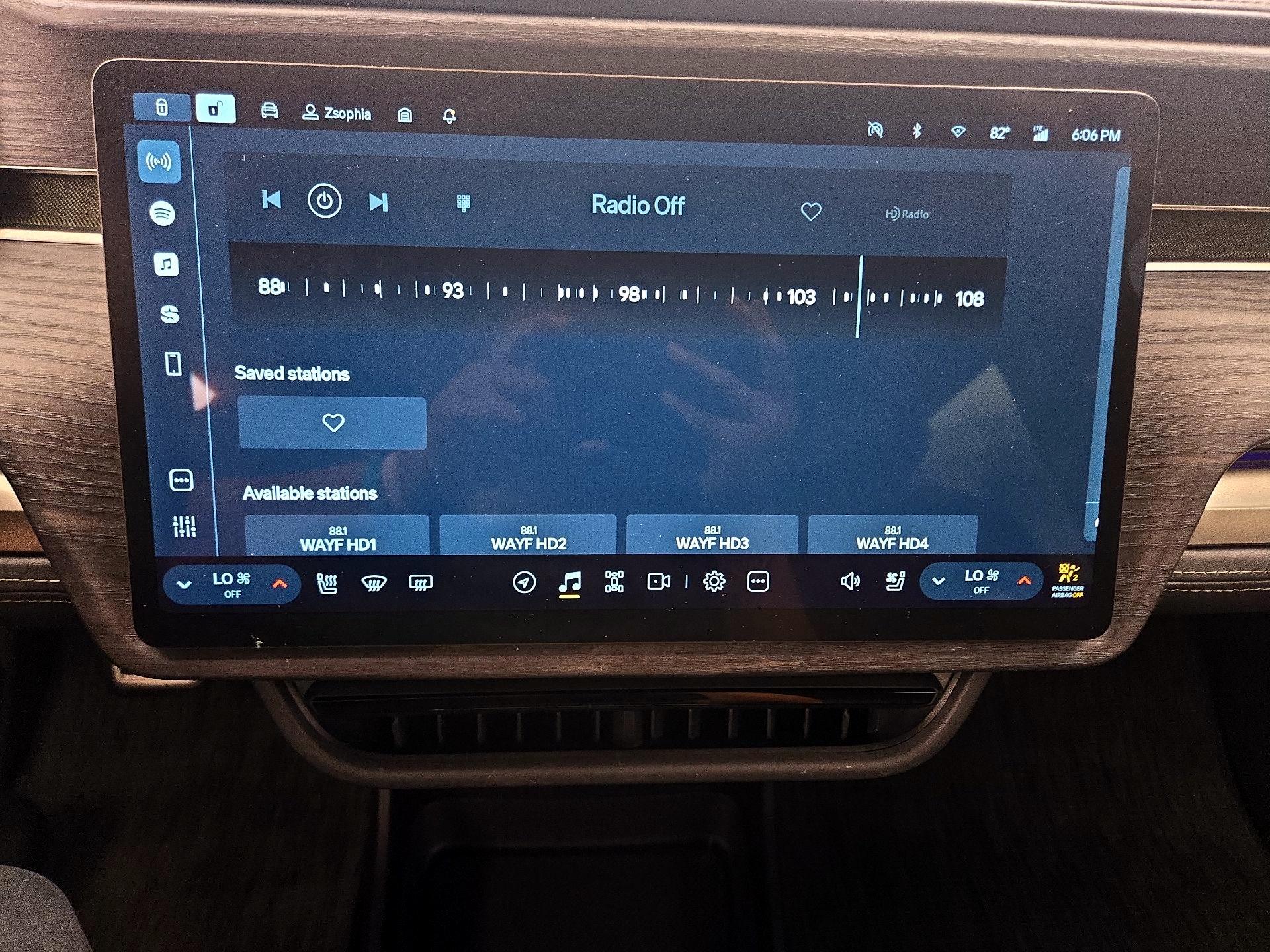 Thumbnail: 2023 Rivian R1S - 16