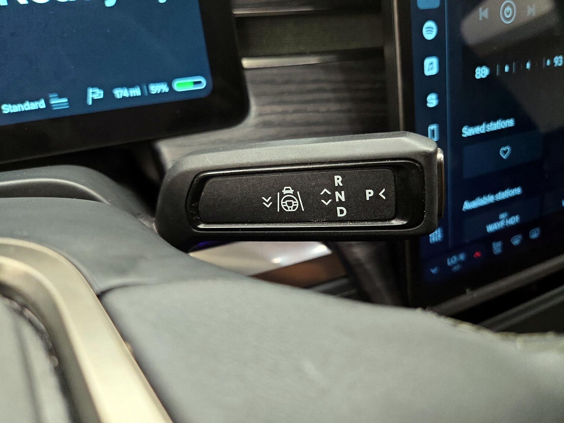 Thumbnail: 2023 Rivian R1S - 18