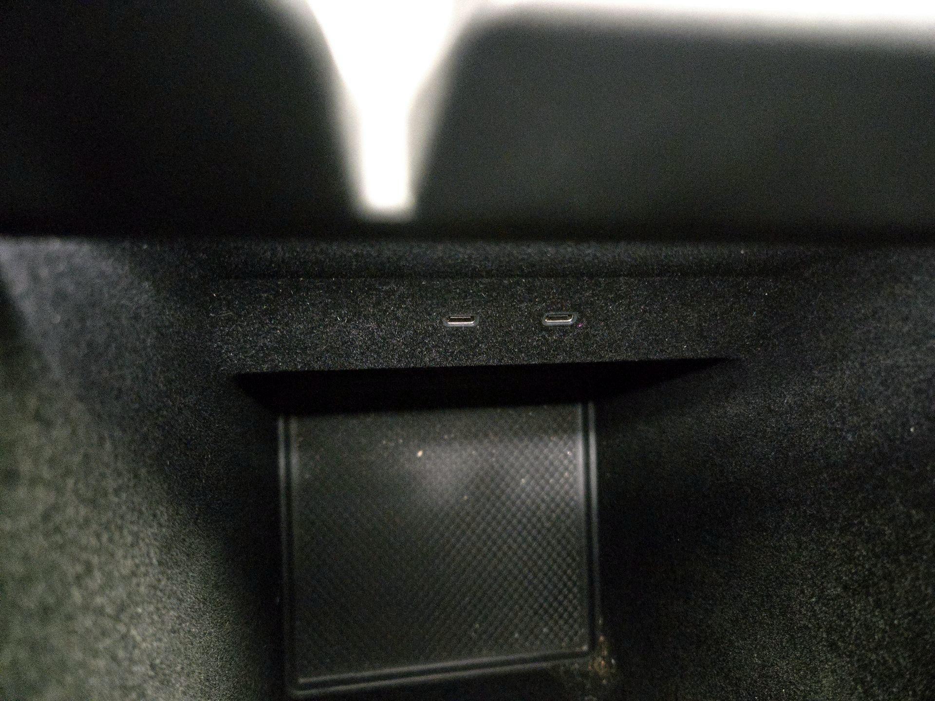 Thumbnail: 2023 Rivian R1S - 19