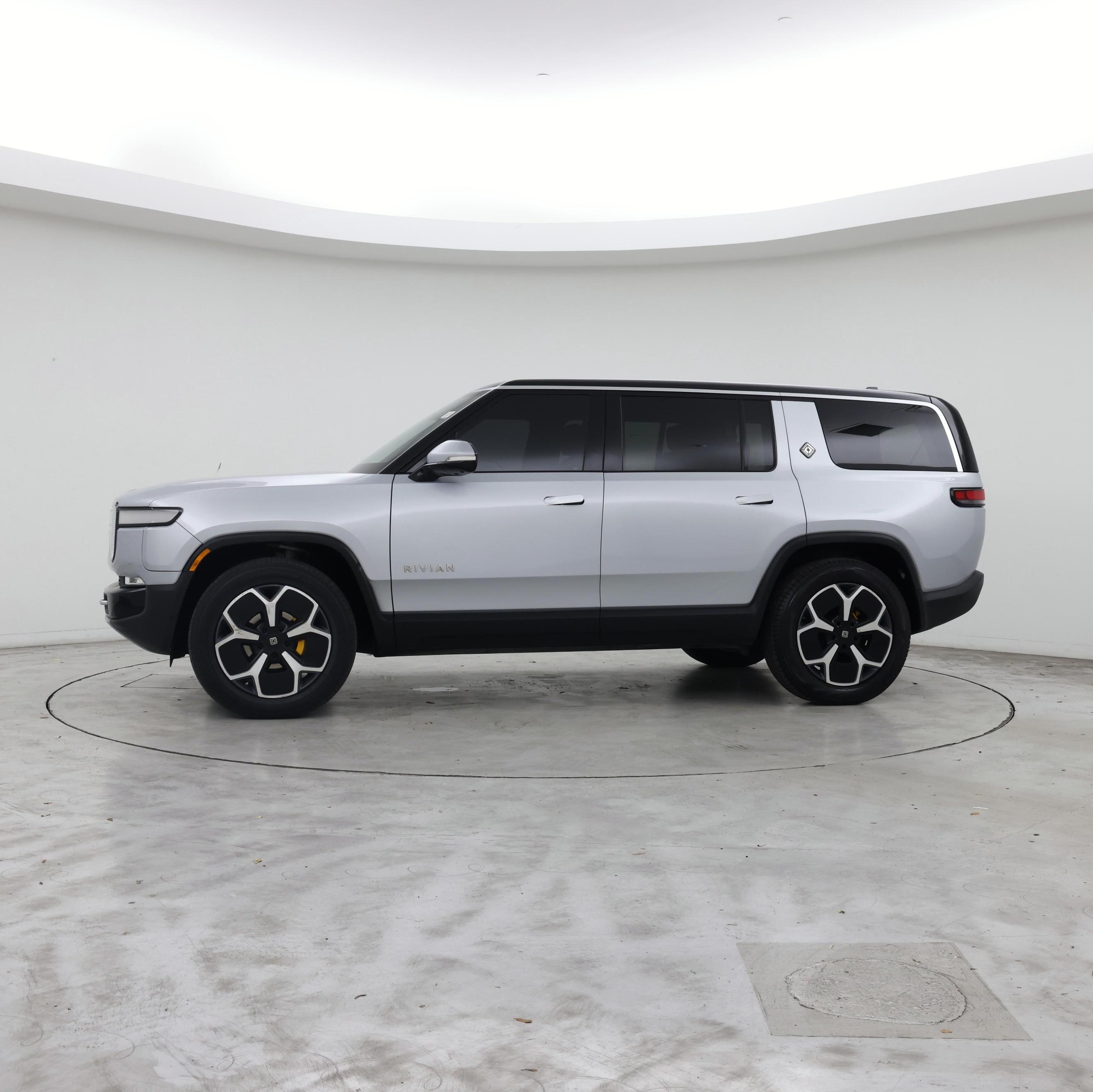 Thumbnail: 2023 Rivian R1S - 3