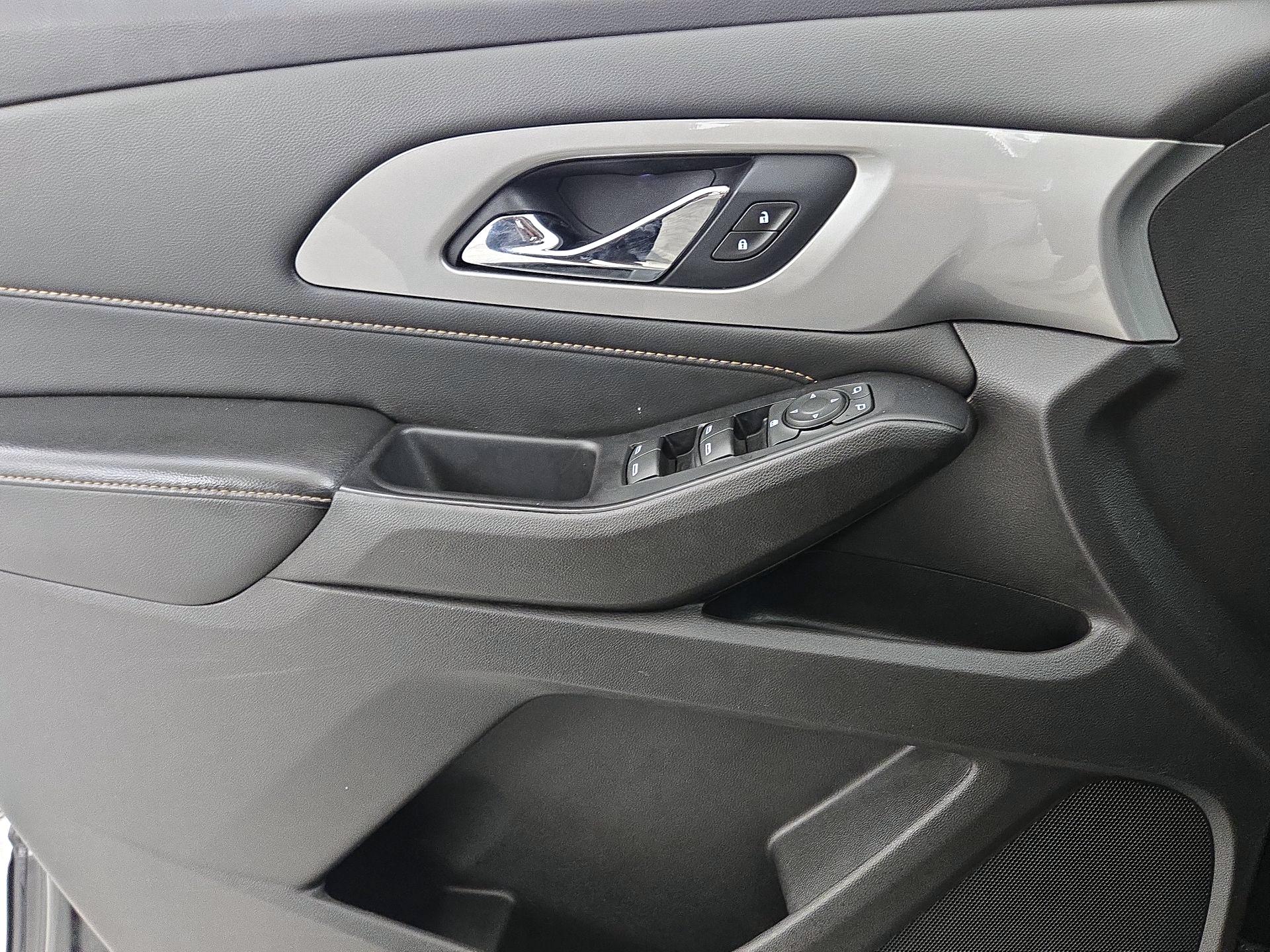 Thumbnail: 2021 Chevrolet Traverse - 12