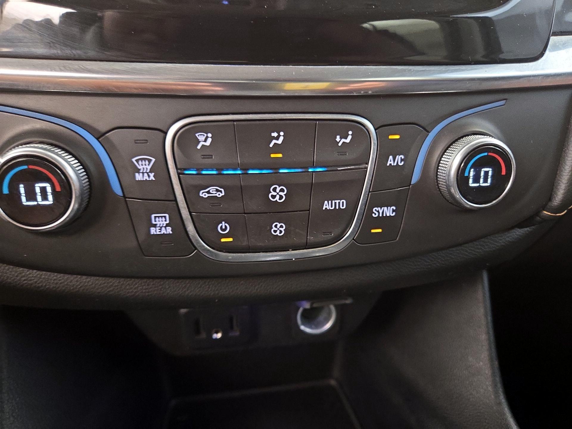 Thumbnail: 2021 Chevrolet Traverse - 16