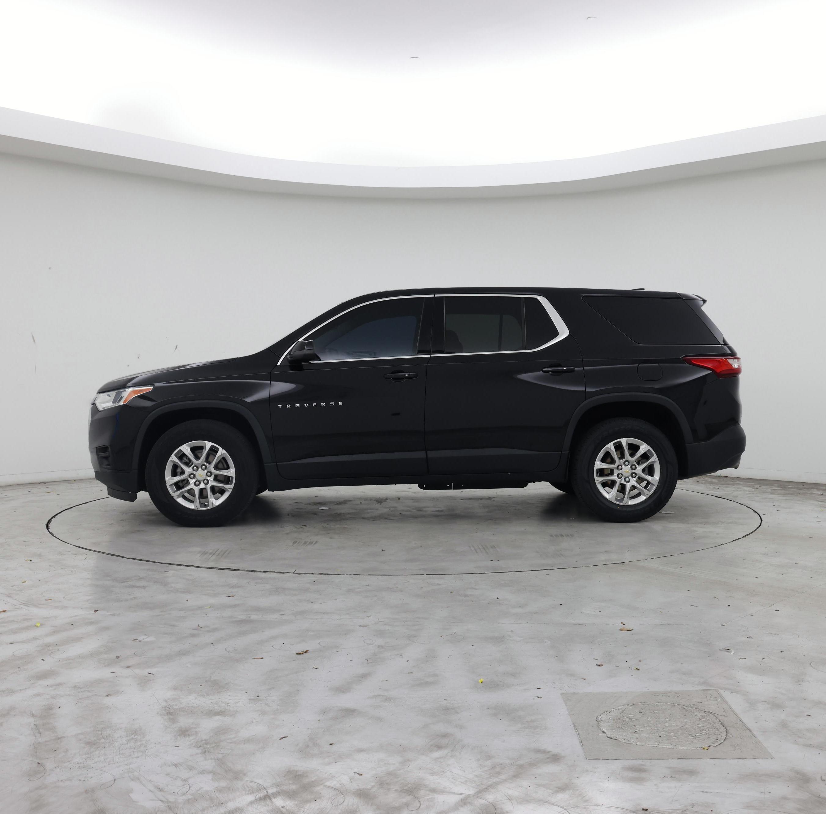 Thumbnail: 2021 Chevrolet Traverse - 3