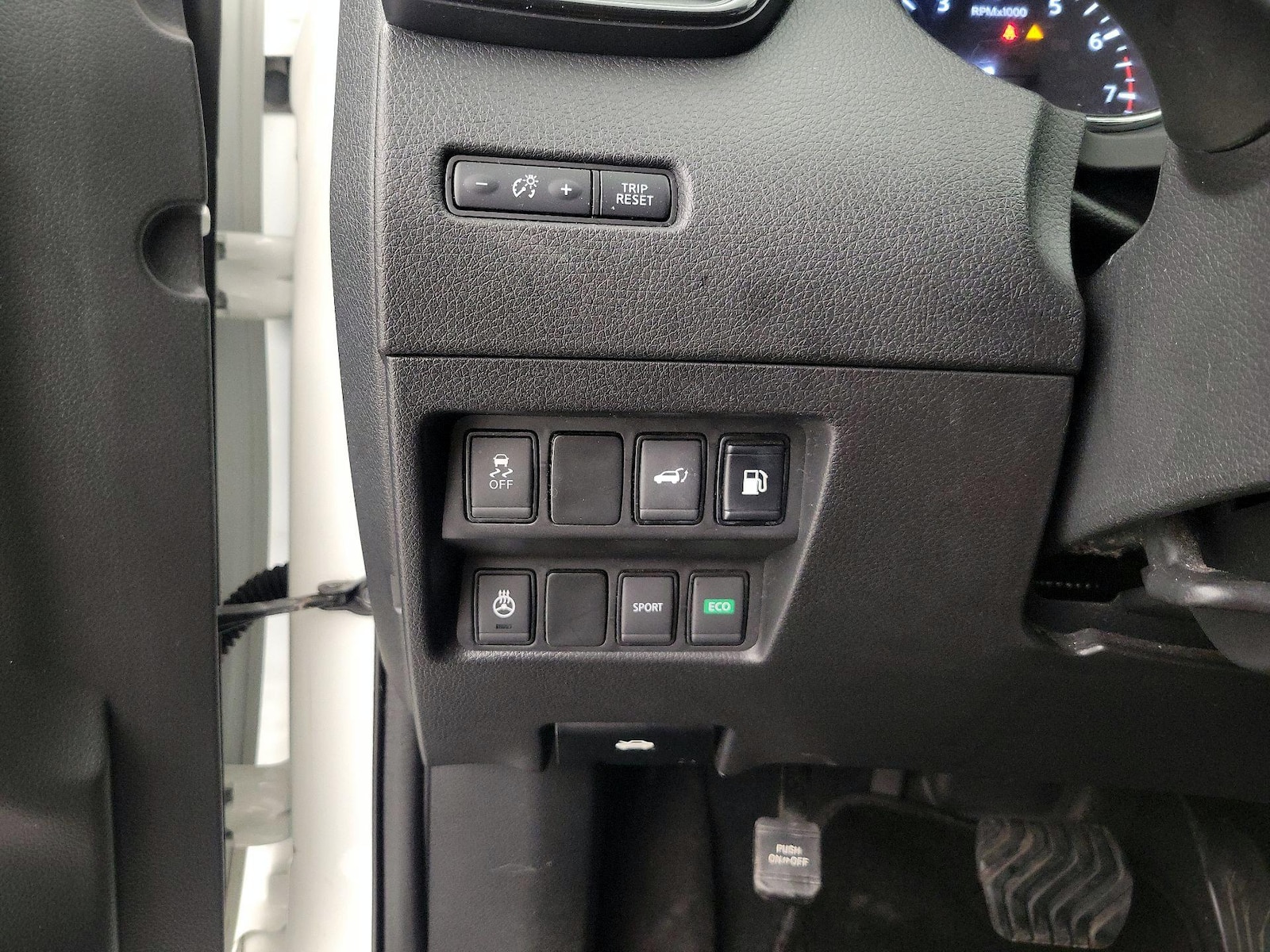 2018 Nissan Rogue SV - Photo 14