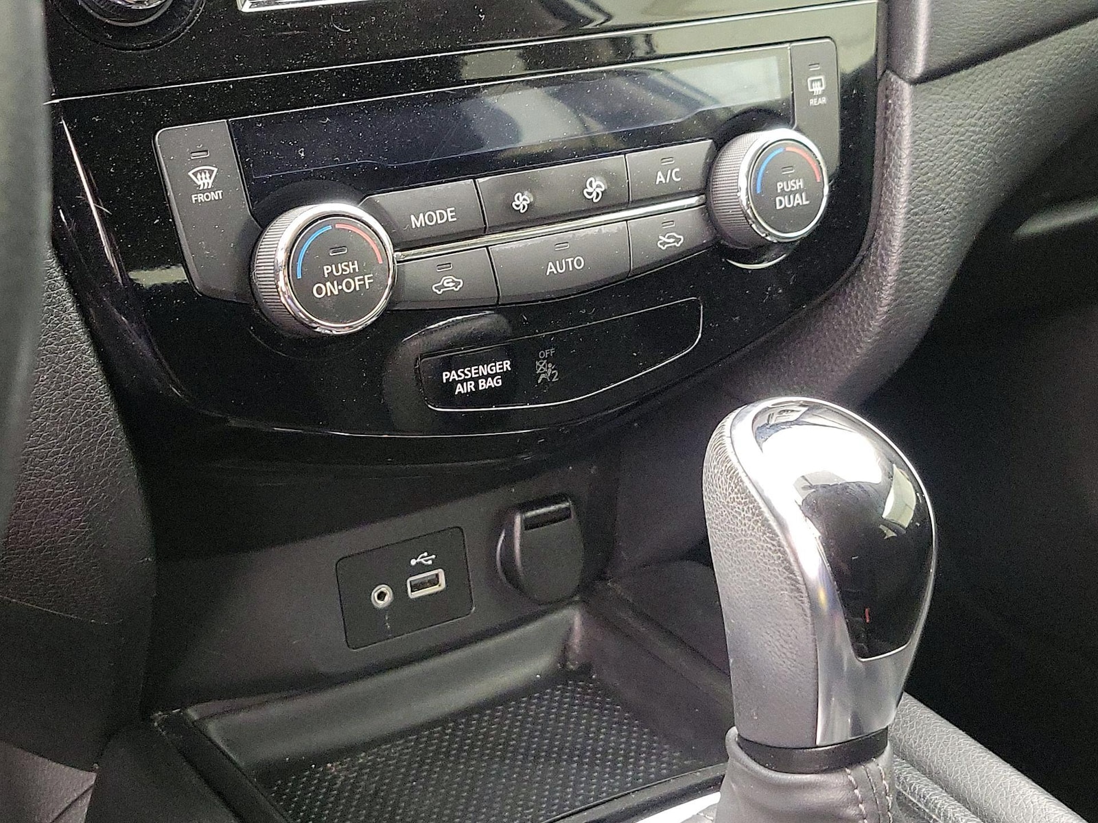 2018 Nissan Rogue SV - Photo 18
