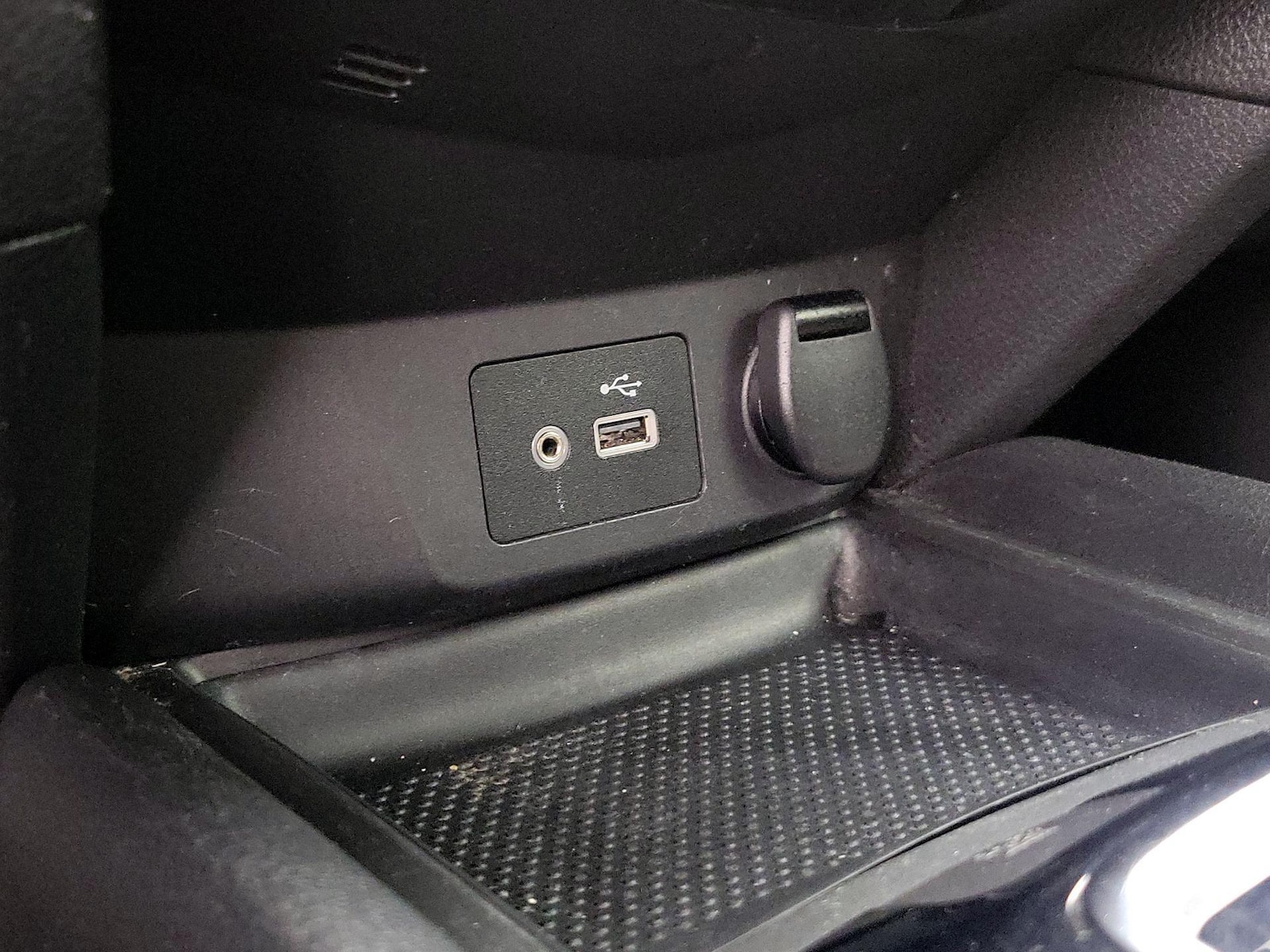 2018 Nissan Rogue SV - Photo 20