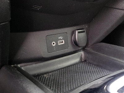 USB/AUX Ports