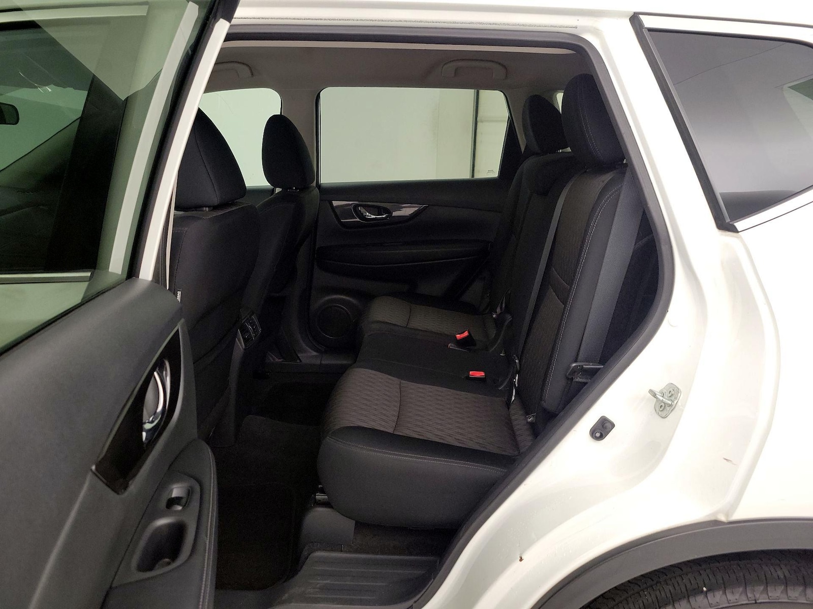 2018 Nissan Rogue SV - Photo 21
