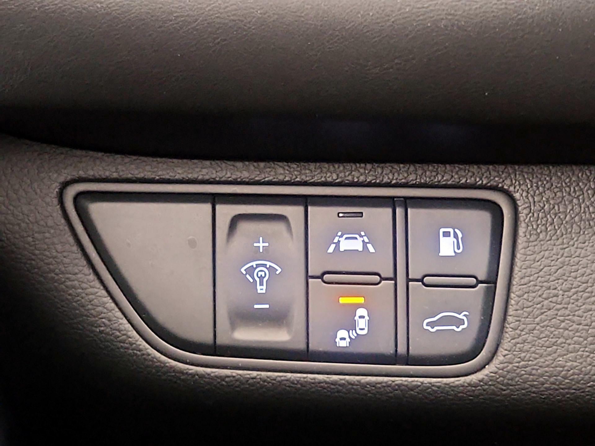 Thumbnail: 2020 Genesis G70 - 13