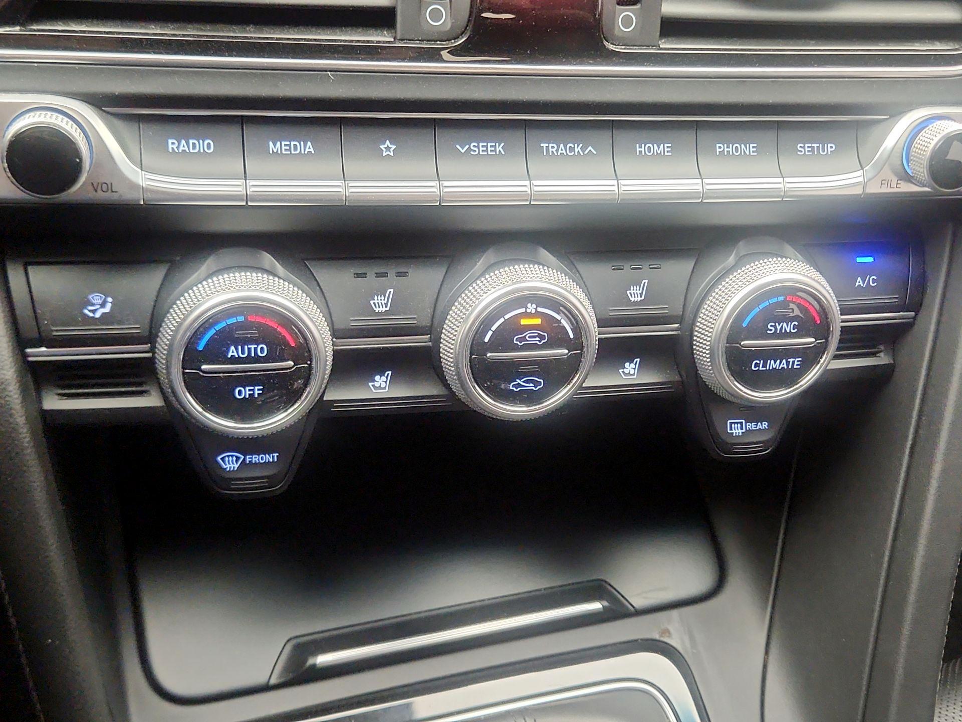 Thumbnail: 2020 Genesis G70 - 16