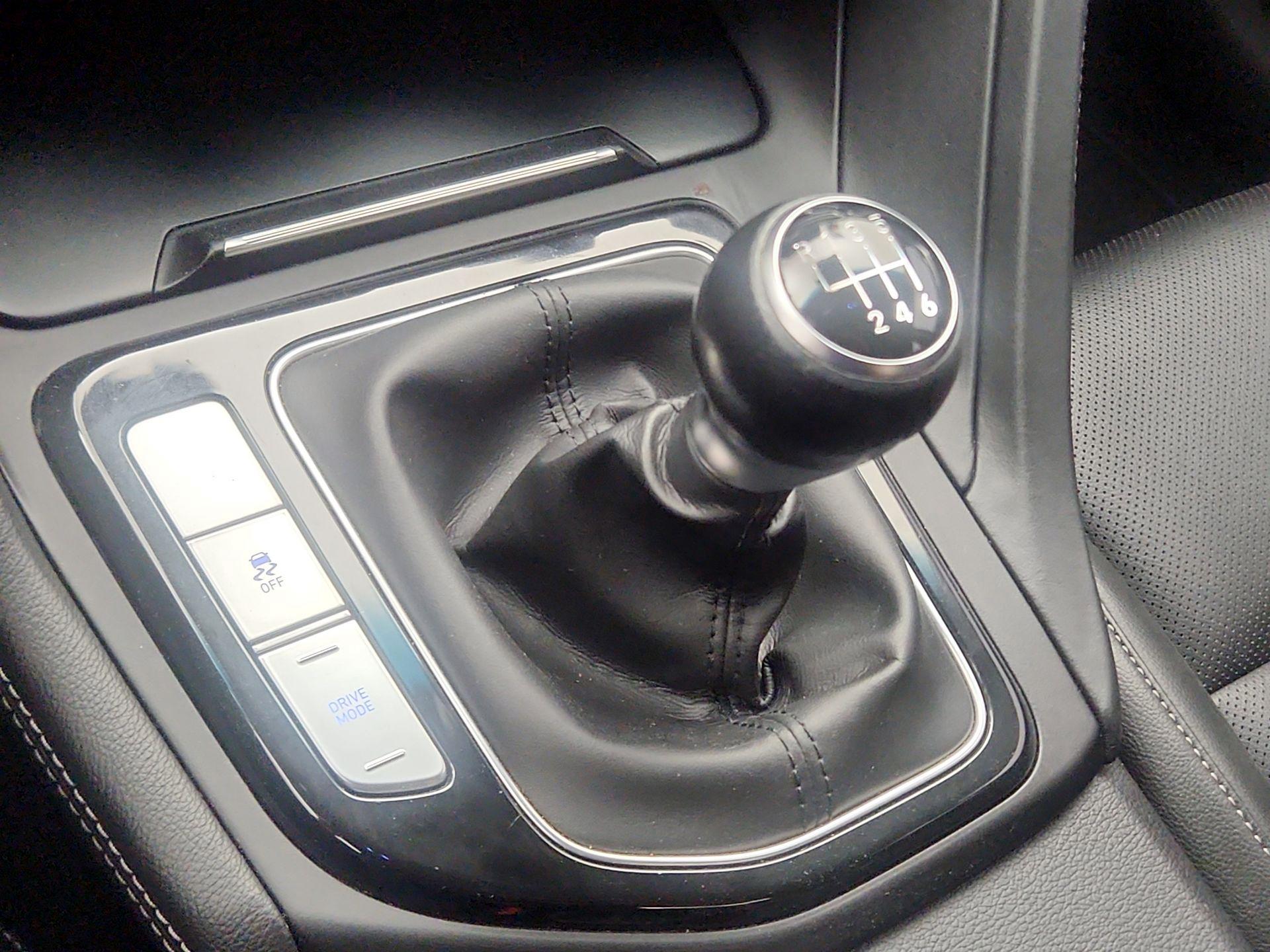 Thumbnail: 2020 Genesis G70 - 17