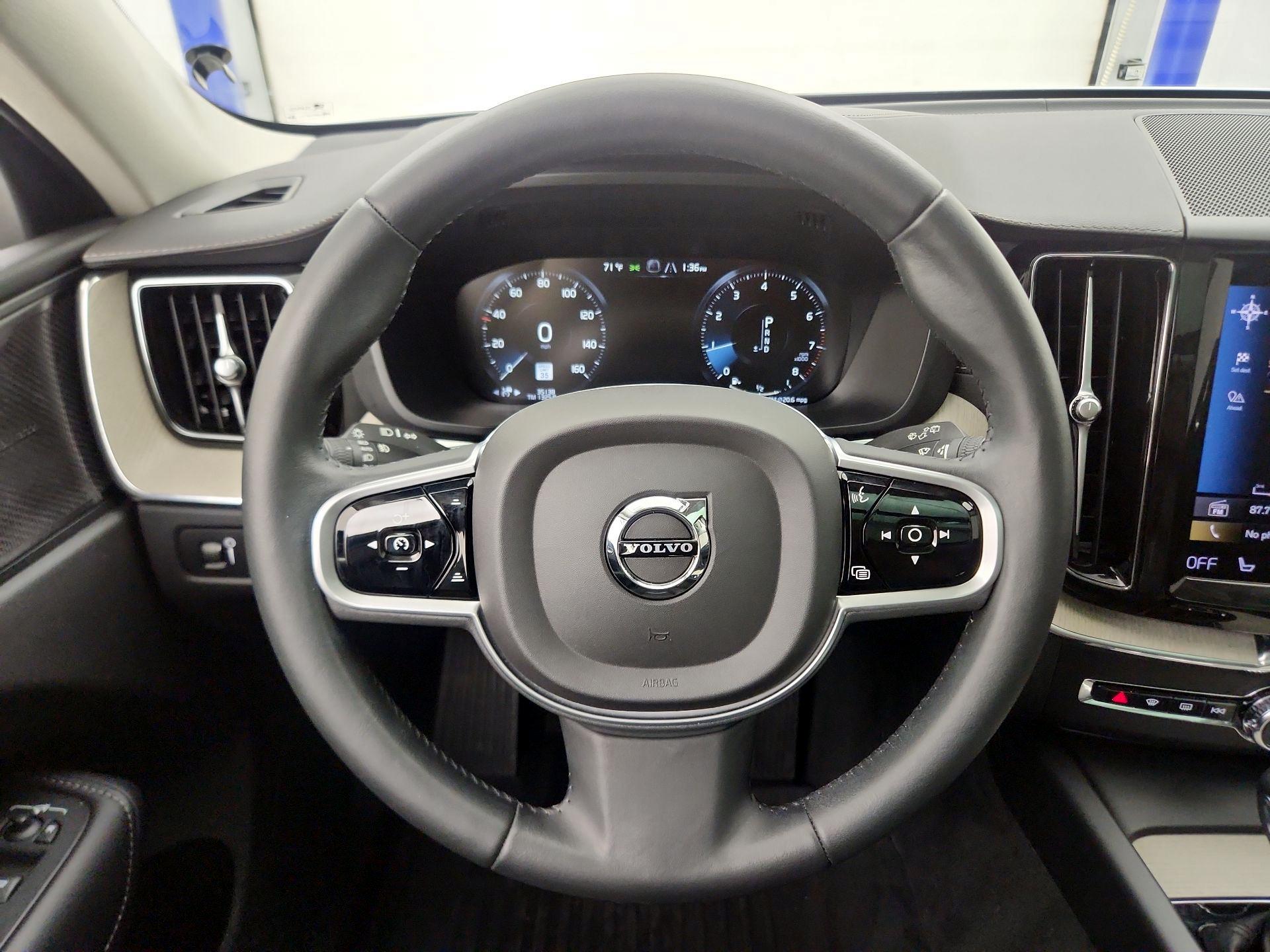Thumbnail: 2021 Volvo XC60 - 10